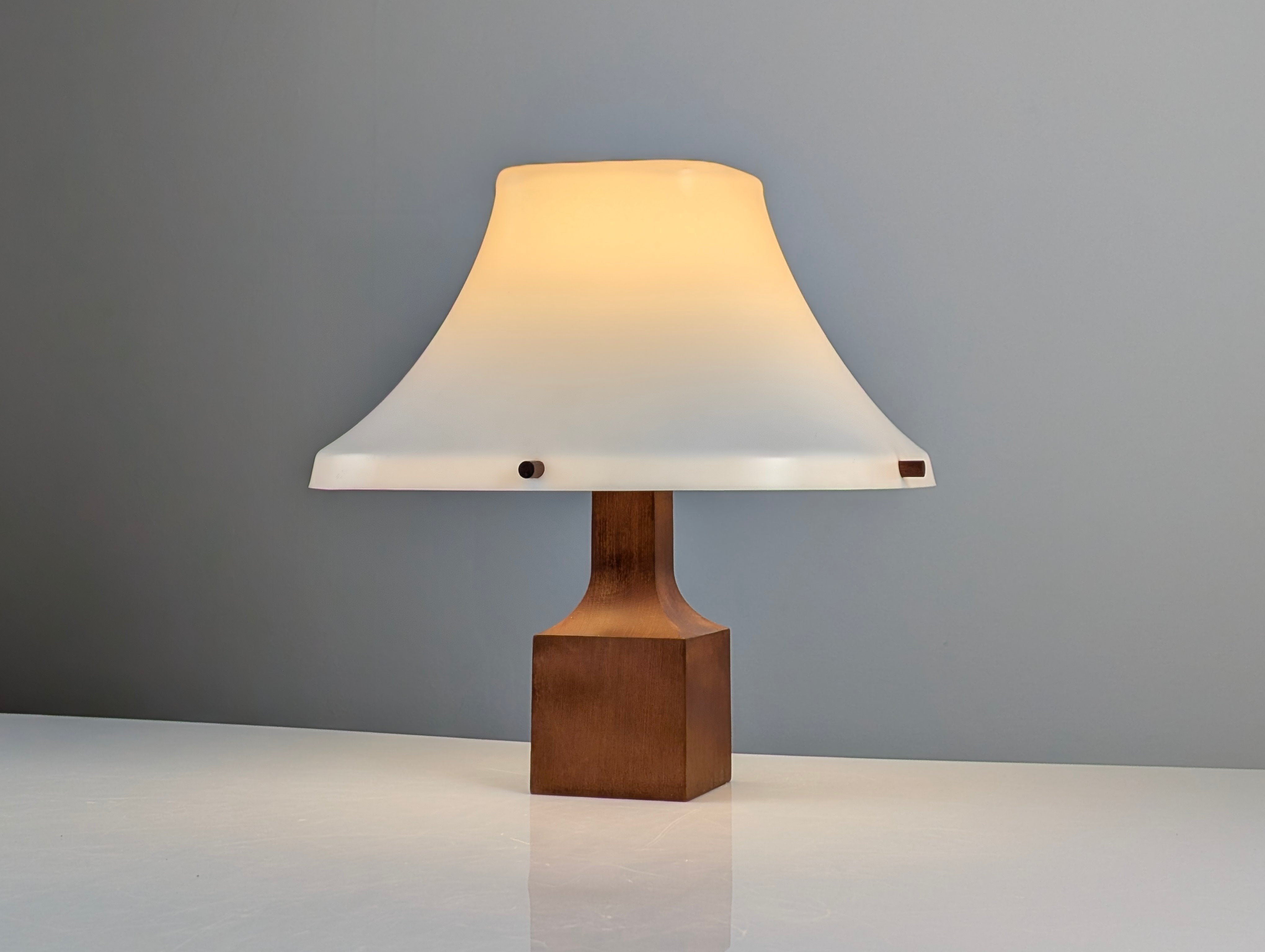 Danish_Modern_Teak_Table_Lamp_with_Pagoda_Acrylic_Shade,_1960s