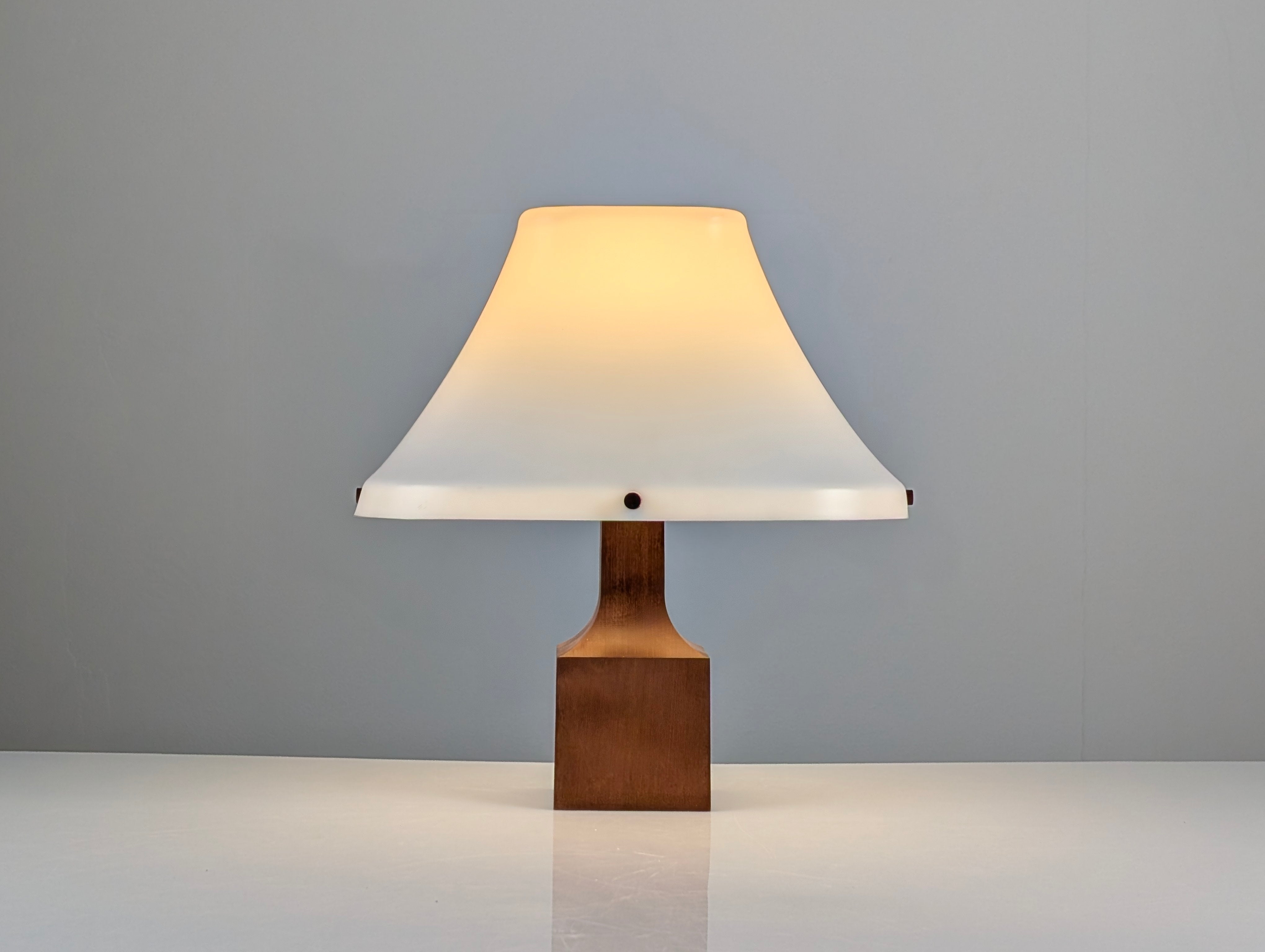 Danish_Modern_Teak_Table_Lamp_with_Pagoda_Acrylic_Shade,_1960s