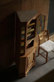 Danish_Oak_Corner_Cabinet_with_Leaded_Stained_Glass,_1940s