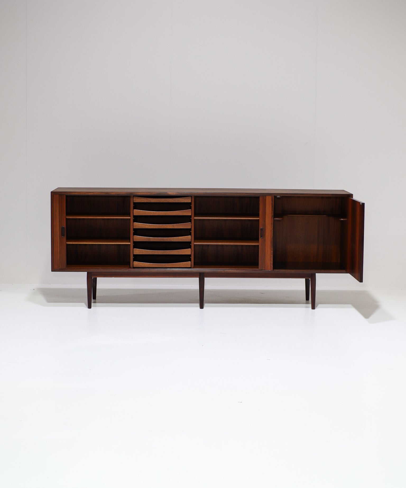 Model_OS_36_Rosewood_Sideboard_by_Arne_Vodder_for_Sibast_Møbler,_1960,_Denmark