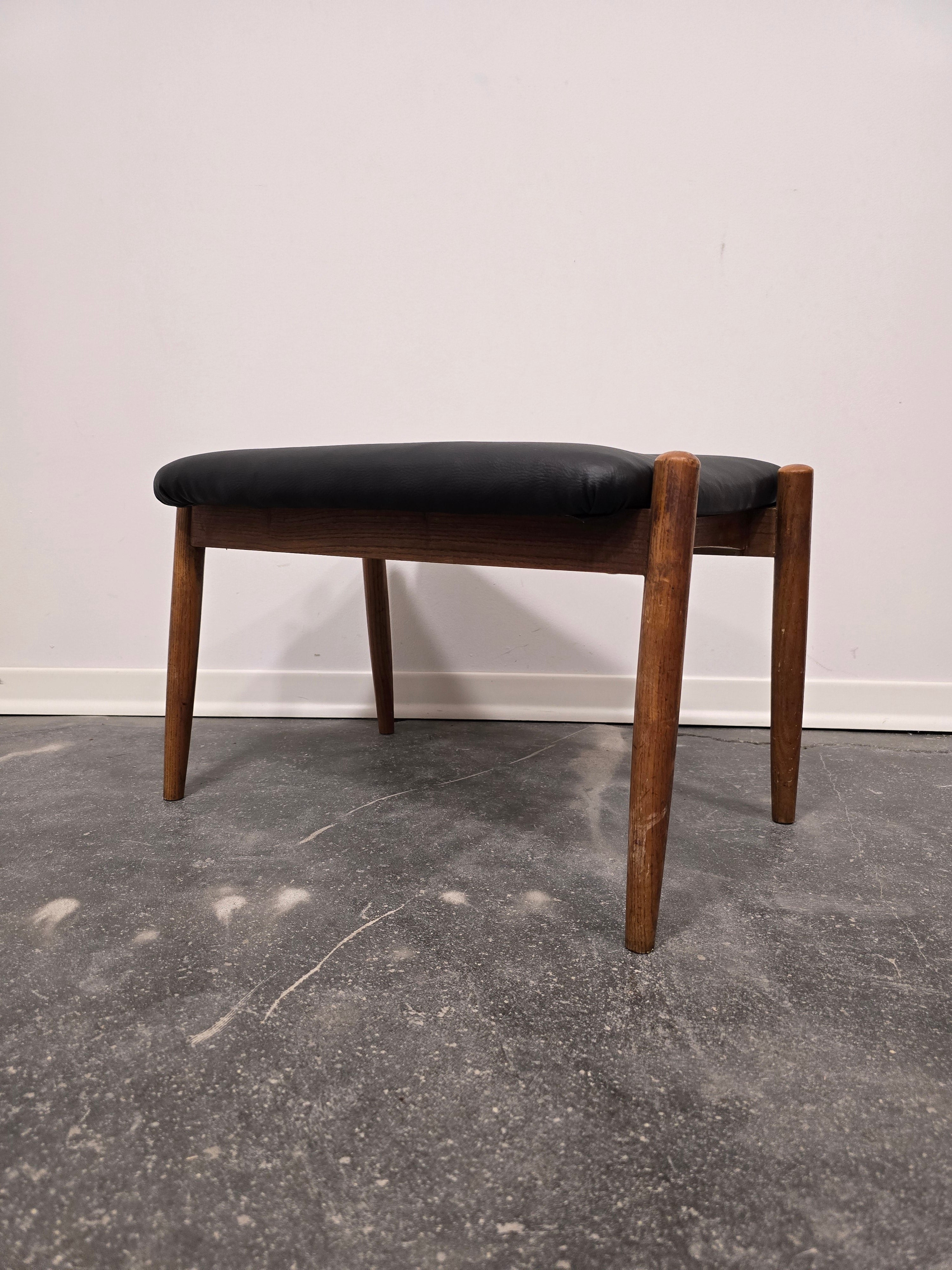 Vintage_Danish-Style_Stool_in_Black_Faux_Leather_and_Wood,_Scandinavian_Design,_1970s