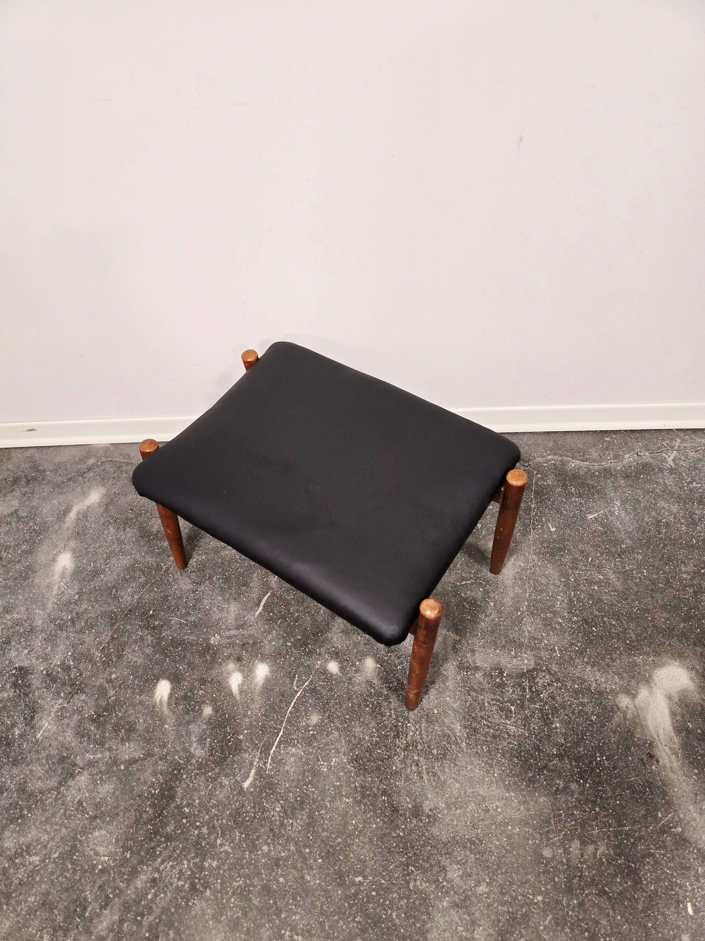 Vintage_Danish-Style_Stool_in_Black_Faux_Leather_and_Wood,_Scandinavian_Design,_1970s