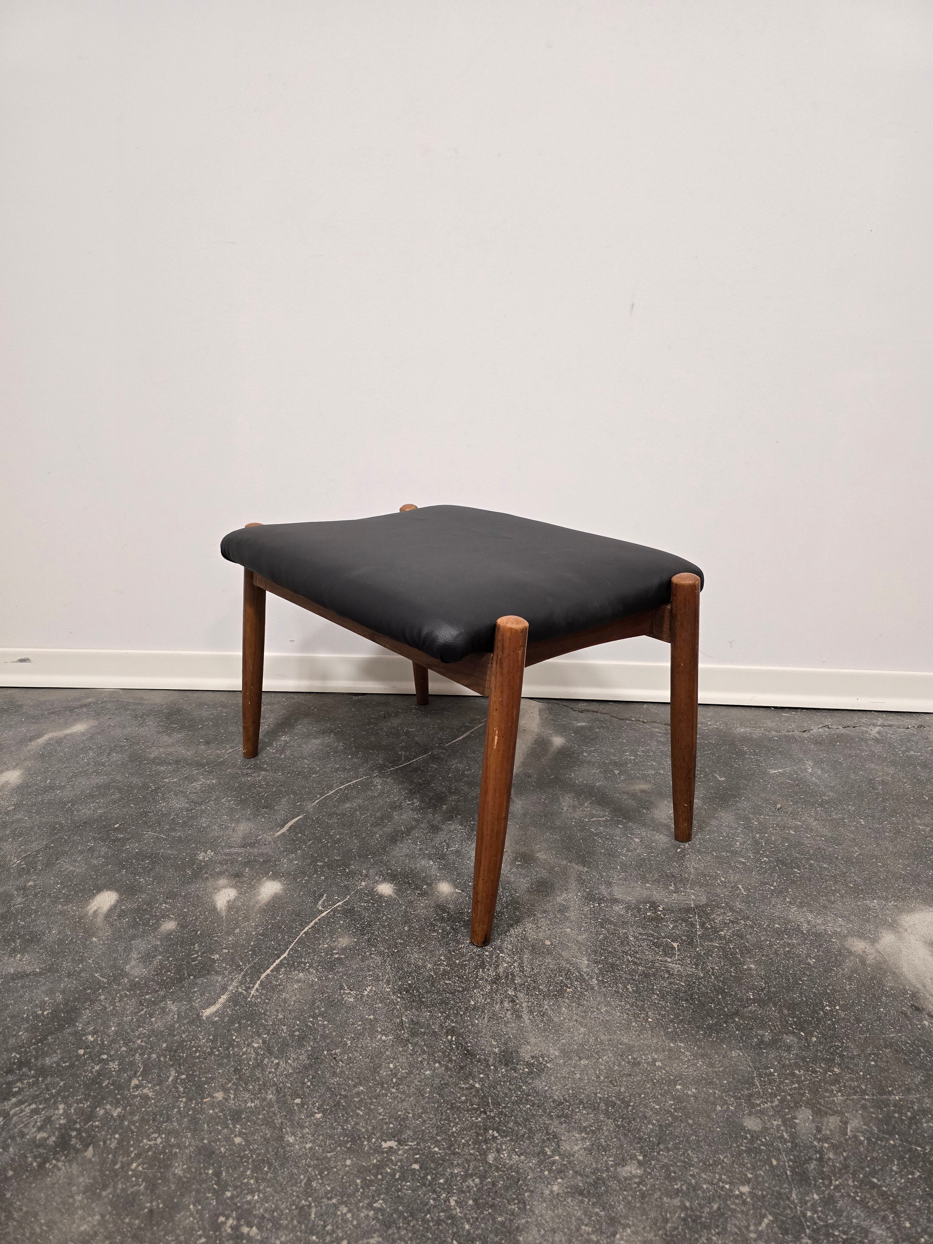 Vintage_Danish-Style_Stool_in_Black_Faux_Leather_and_Wood,_Scandinavian_Design,_1970s