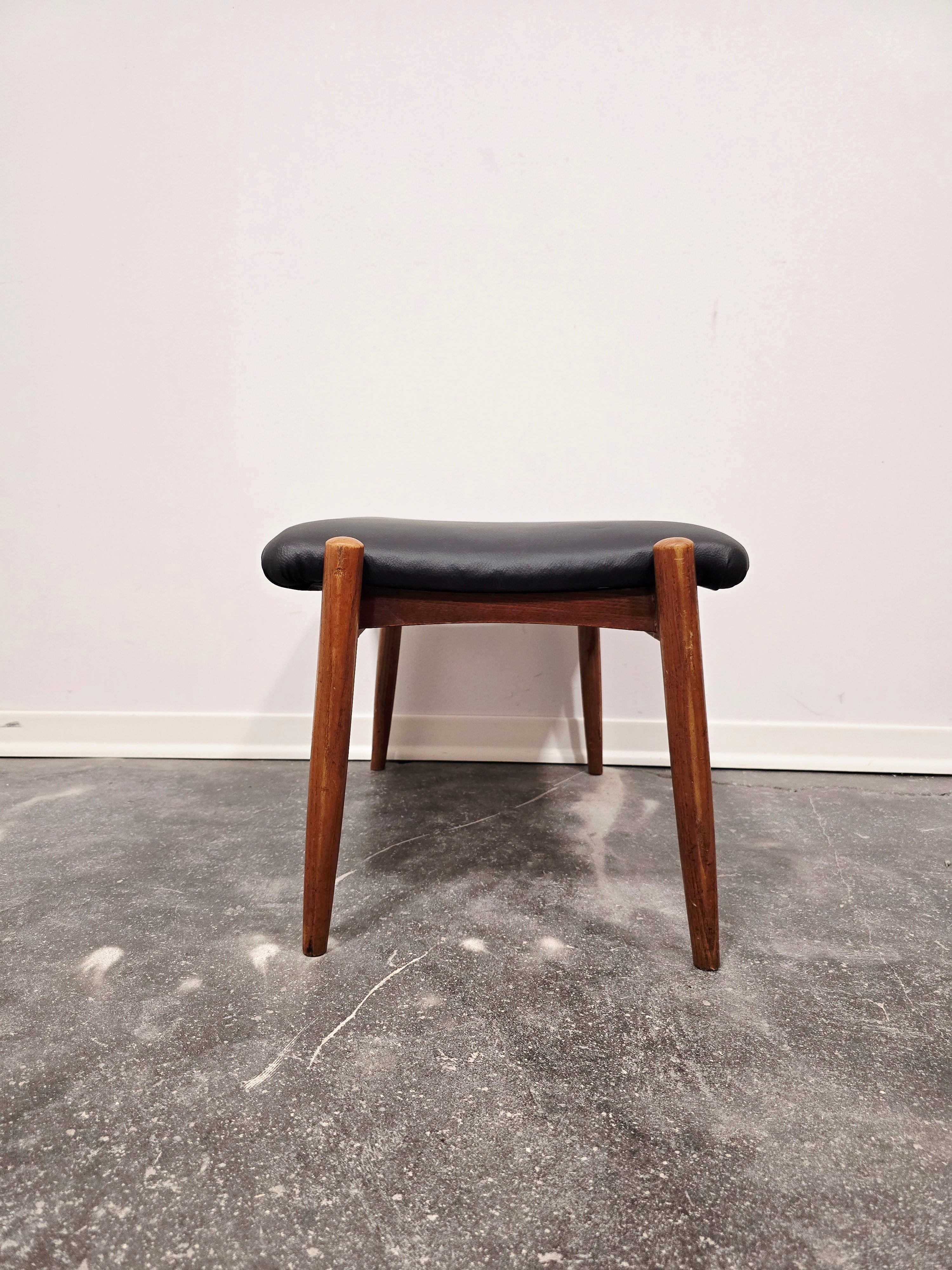 Vintage_Danish-Style_Stool_in_Black_Faux_Leather_and_Wood,_Scandinavian_Design,_1970s