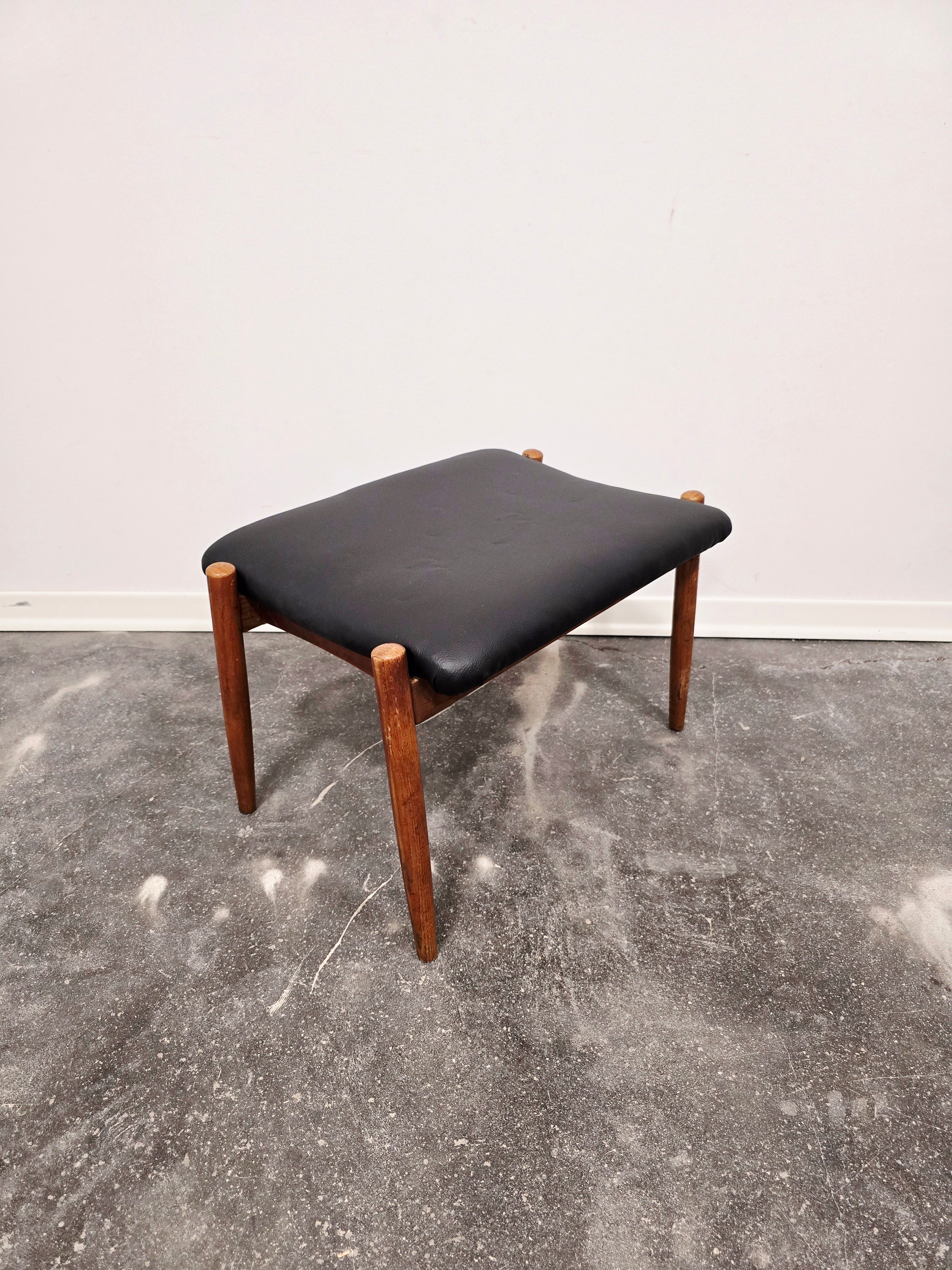 Vintage_Danish-Style_Stool_in_Black_Faux_Leather_and_Wood,_Scandinavian_Design,_1970s