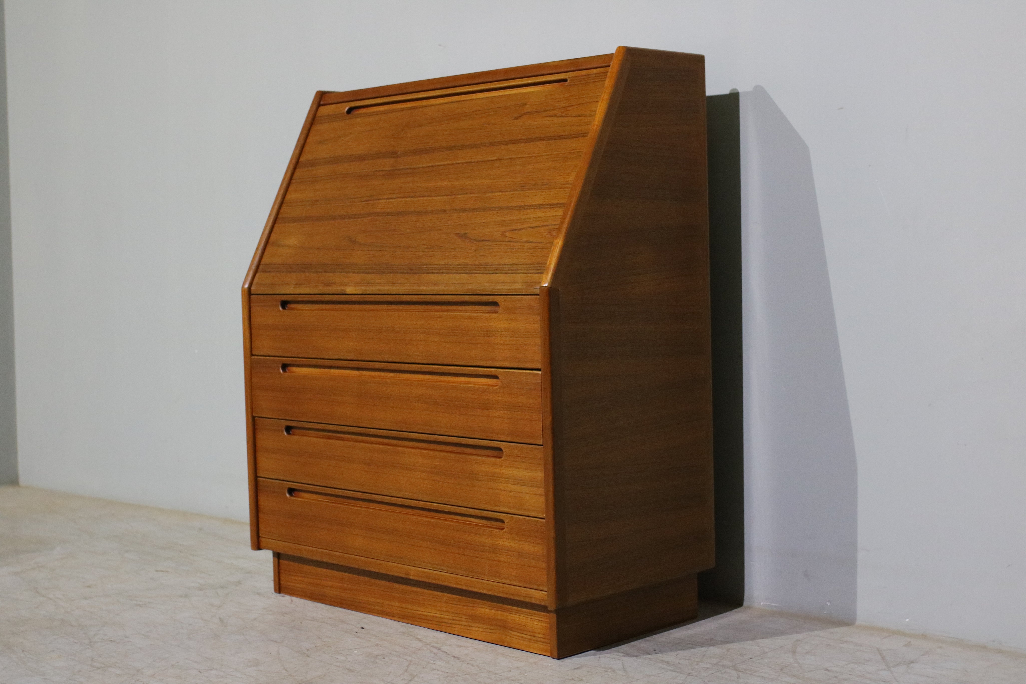 Teak_Desk_by_Arne_Kjærnulf_for_Tørring_Møbelfabrik,_1960s,_Denmark