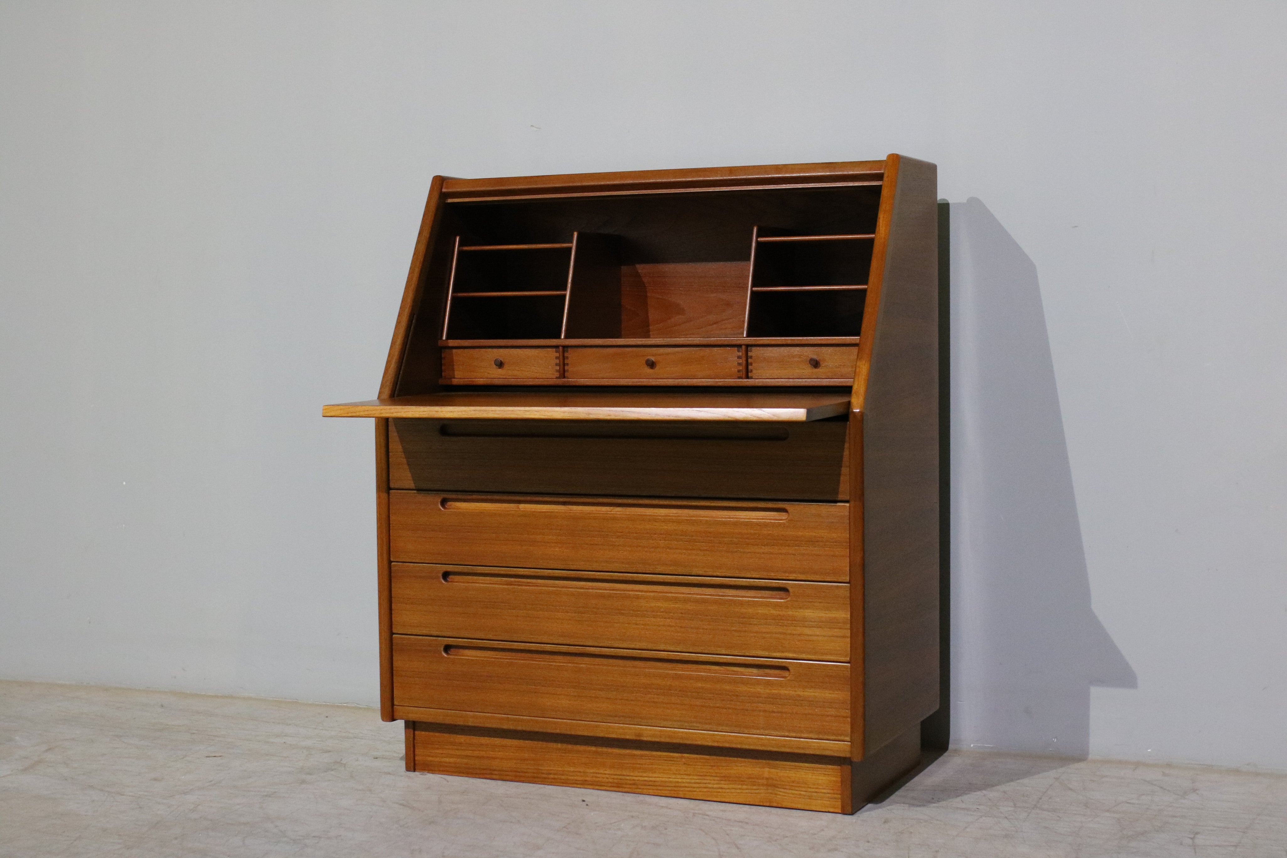 Teak_Desk_by_Arne_Kjærnulf_for_Tørring_Møbelfabrik,_1960s,_Denmark