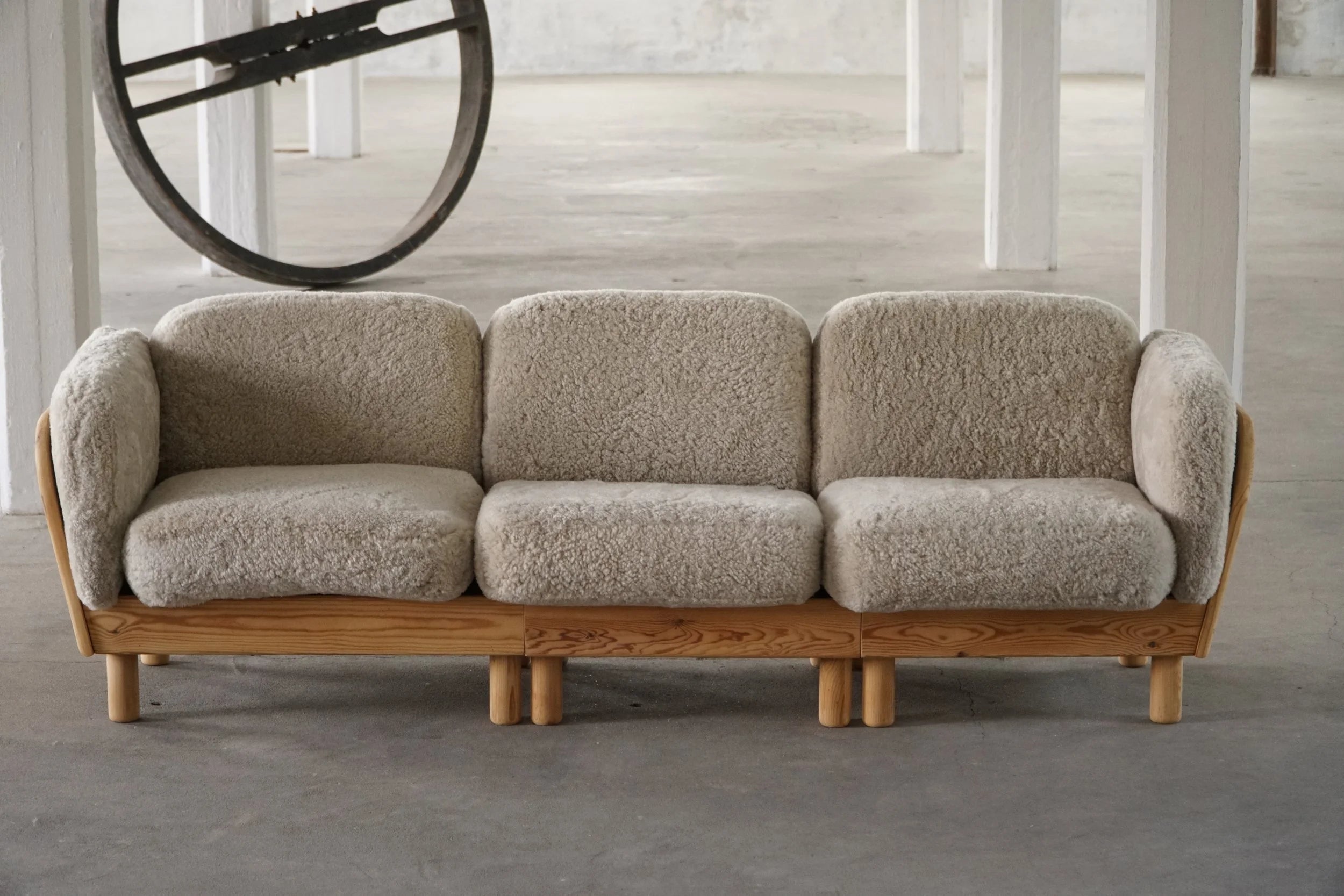 Danish_Three_Seater_Sofa_in_Pine_and_Lambswool,_Scandinavian_Modern_Sofa,_1980s