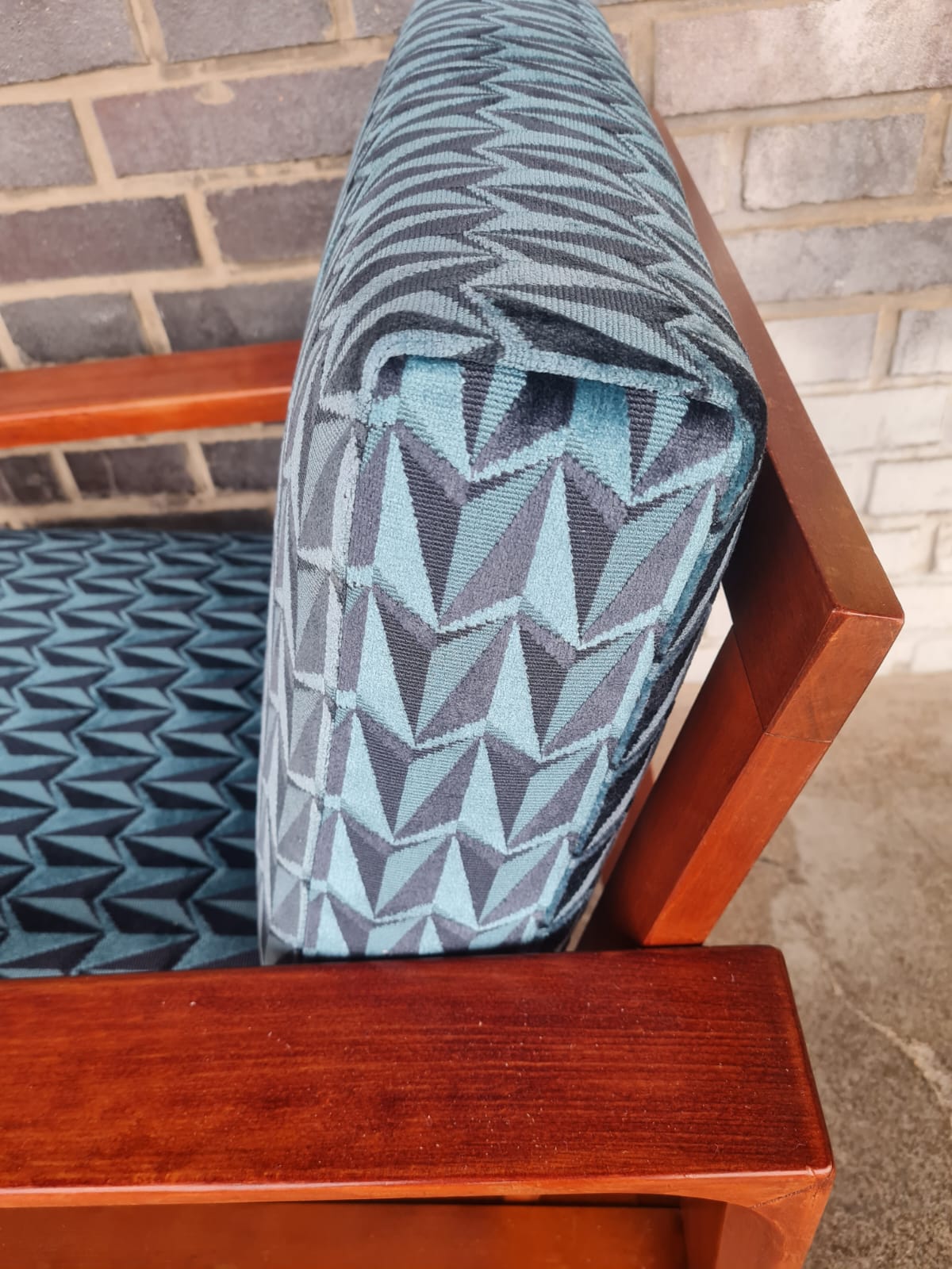 Armchair_by_Miroslav_Navrátil_for_Krkonošský_Nábytek_Vrchlabí,_Czechoslovakia,_1980