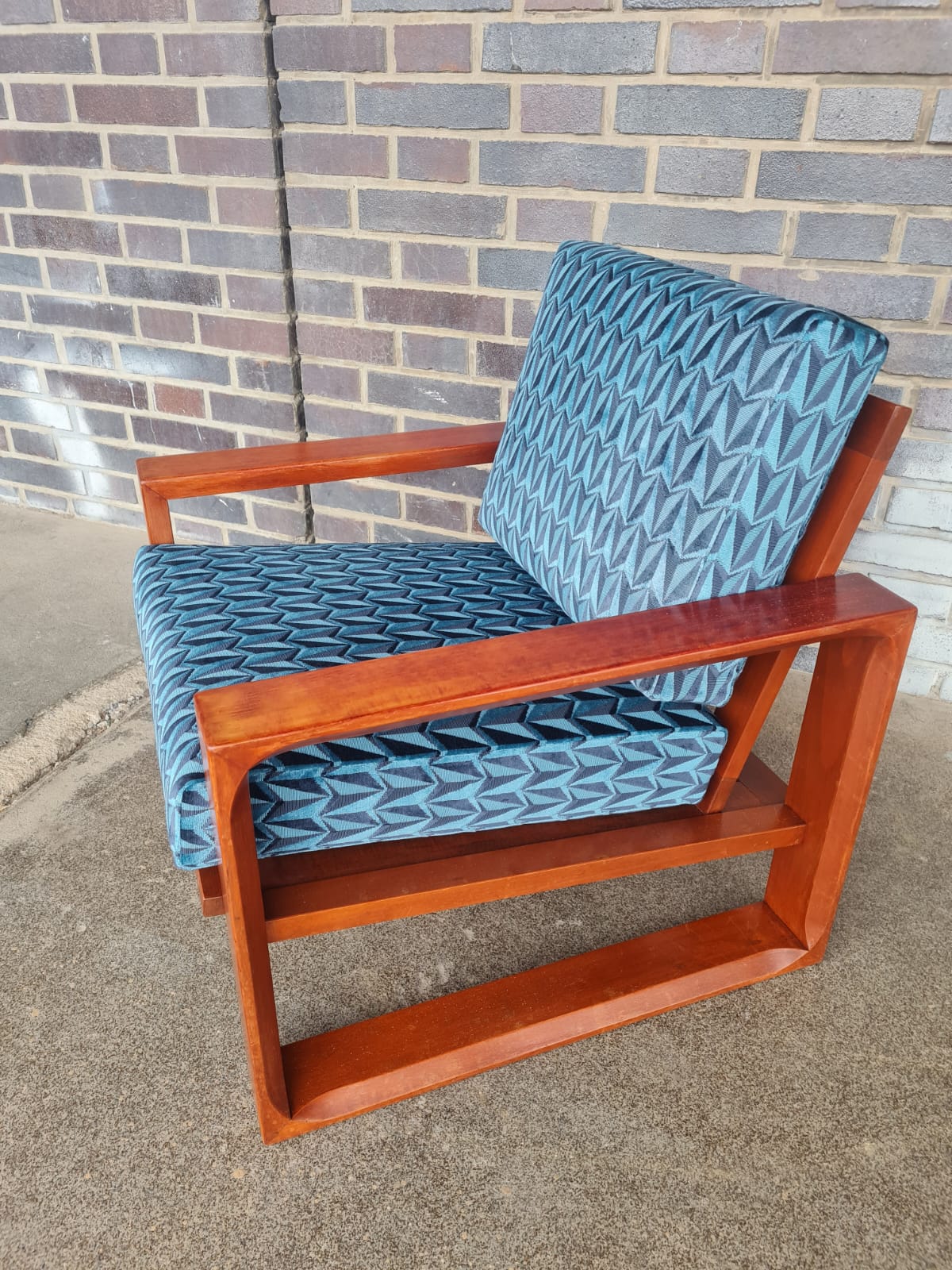 Armchair_by_Miroslav_Navrátil_for_Krkonošský_Nábytek_Vrchlabí,_Czechoslovakia,_1980