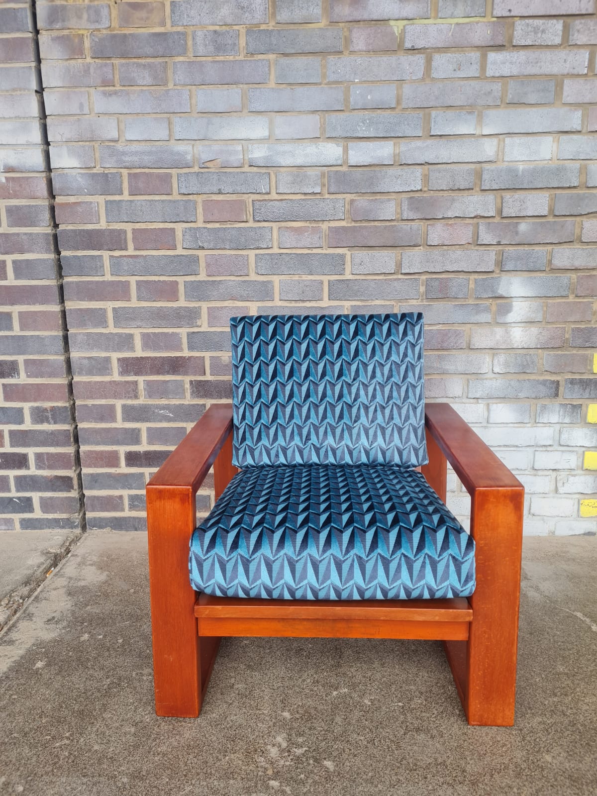 Armchair_by_Miroslav_Navrátil_for_Krkonošský_Nábytek_Vrchlabí,_Czechoslovakia,_1980