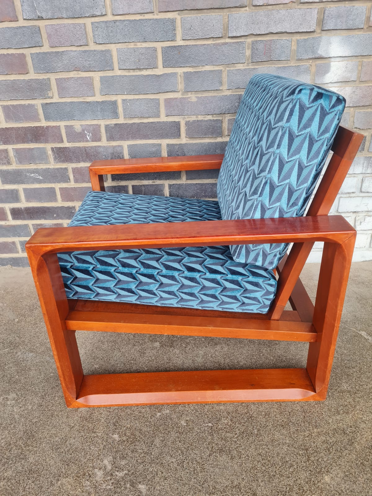 Armchair_by_Miroslav_Navrátil_for_Krkonošský_Nábytek_Vrchlabí,_Czechoslovakia,_1980