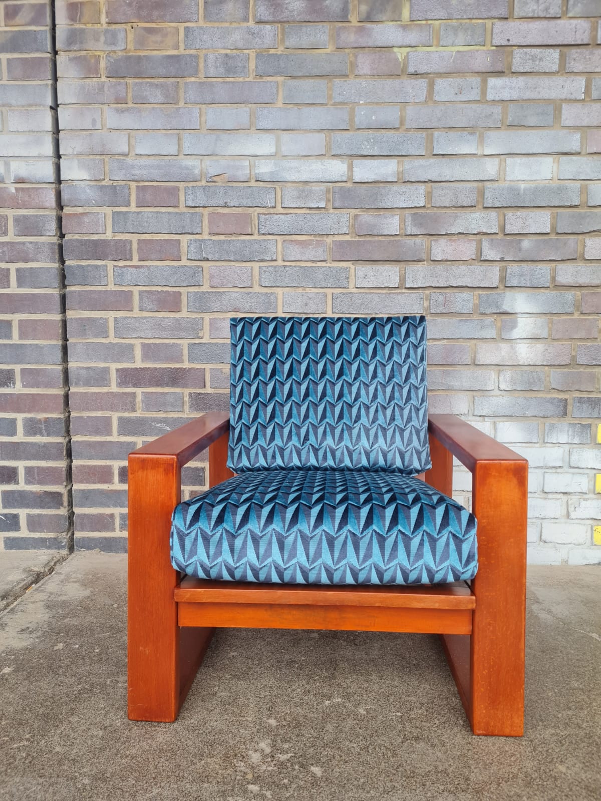 Armchair_by_Miroslav_Navrátil_for_Krkonošský_Nábytek_Vrchlabí,_Czechoslovakia,_1980