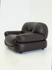 Dark_brown_leather_Sapporo_armchair_for_Mobil_Girgi