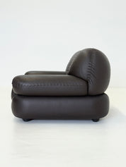 Dark_brown_leather_Sapporo_armchair_for_Mobil_Girgi