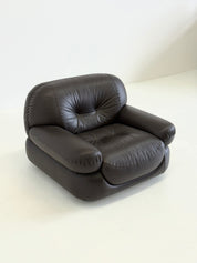 Dark_brown_leather_Sapporo_armchair_for_Mobil_Girgi