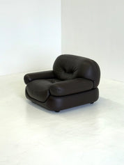 Dark_brown_leather_Sapporo_armchair_for_Mobil_Girgi