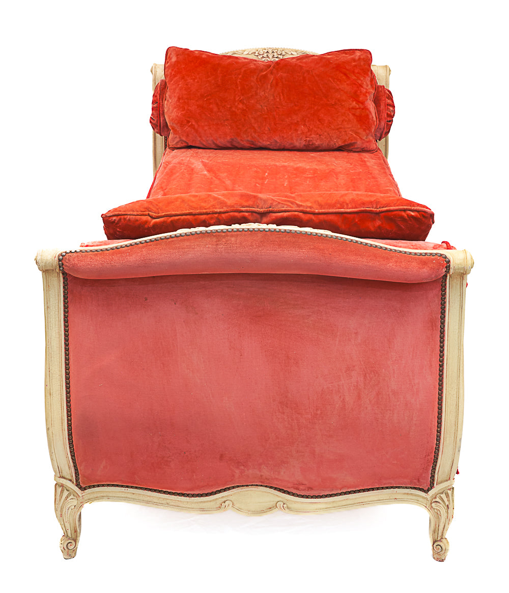 Vintage_Daybed_from_circa_1930
