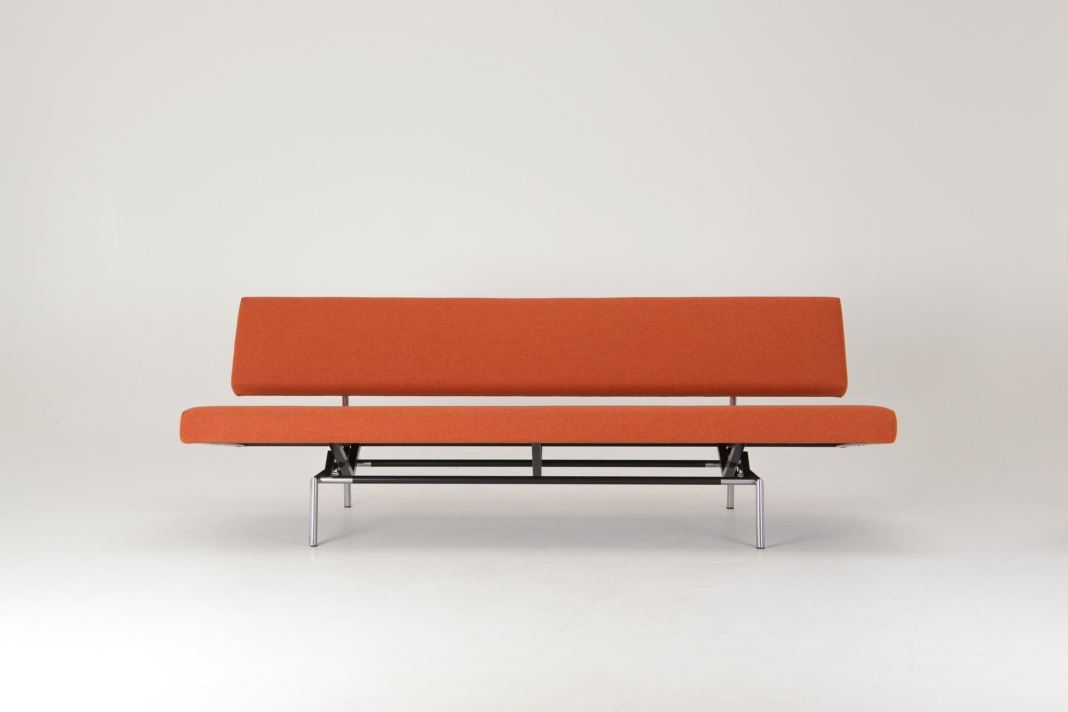 Martin_Visser_BR_02_Daybed_for_’t_Spectrum_with_BA_02_Armrest,_Netherlands,_1980s
