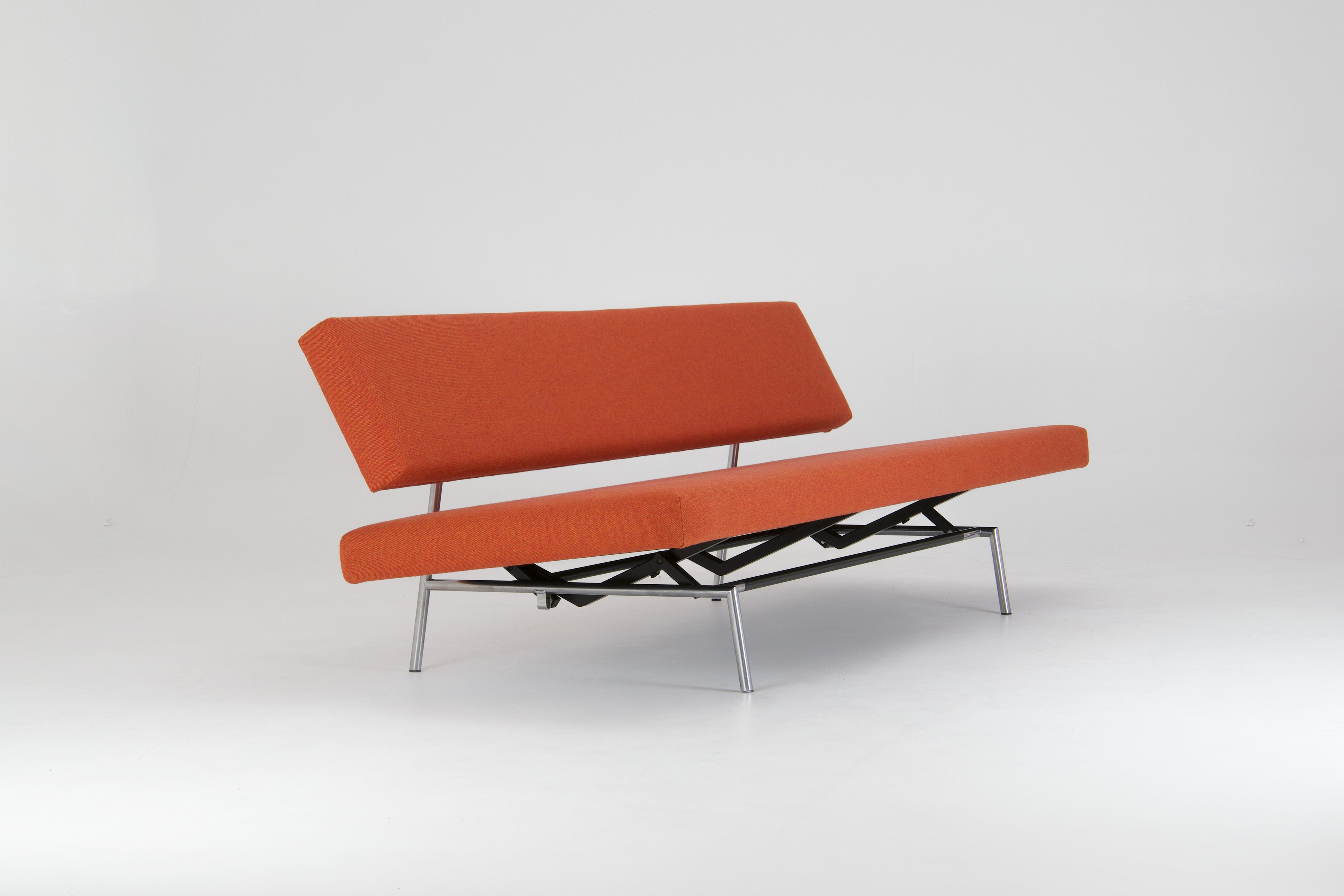 Martin_Visser_BR_02_Daybed_for_’t_Spectrum_with_BA_02_Armrest,_Netherlands,_1980s