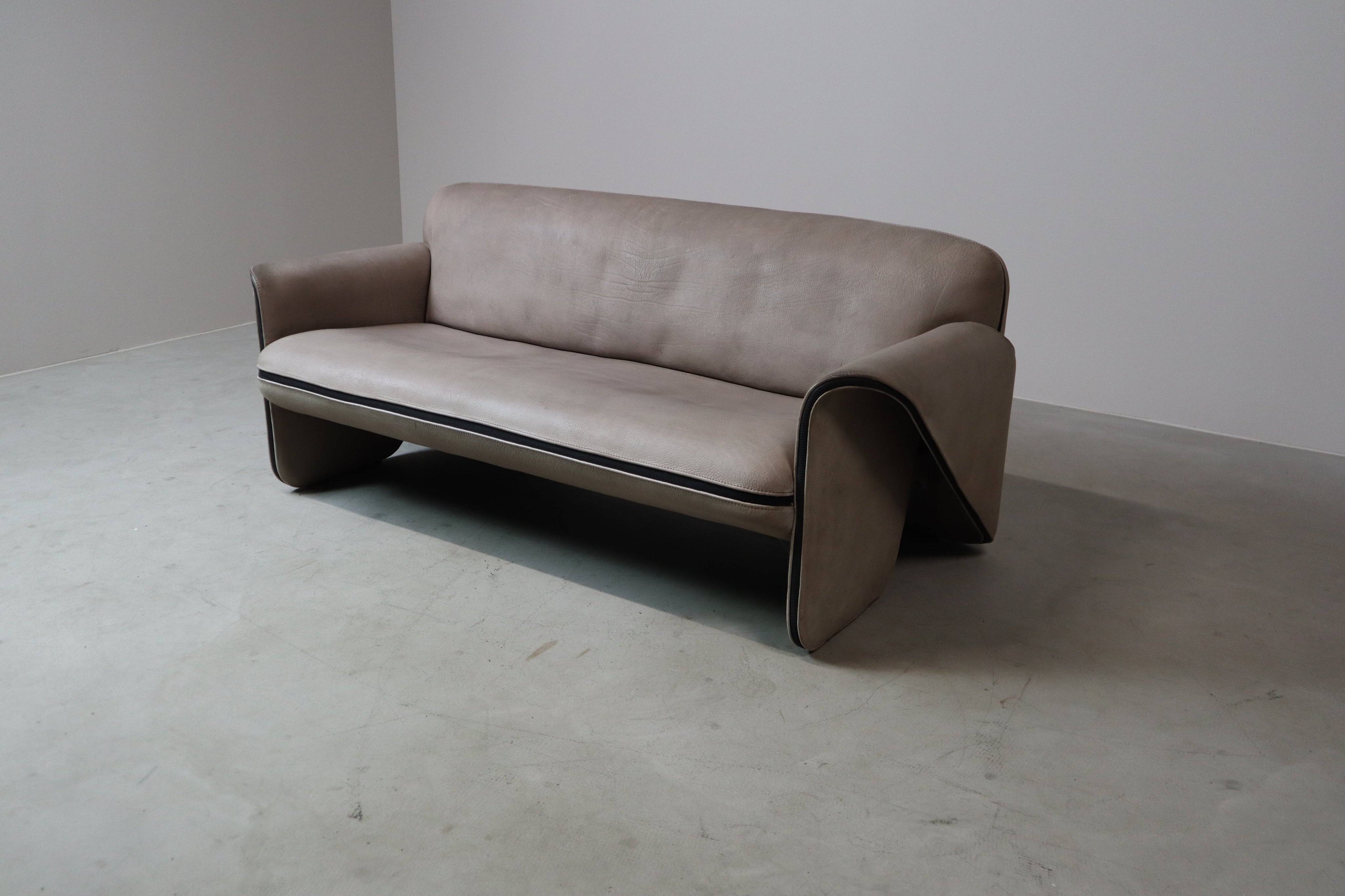 De_Sede_DS-125_two-seat_sofa_by_Gerd_Lange,_1978
