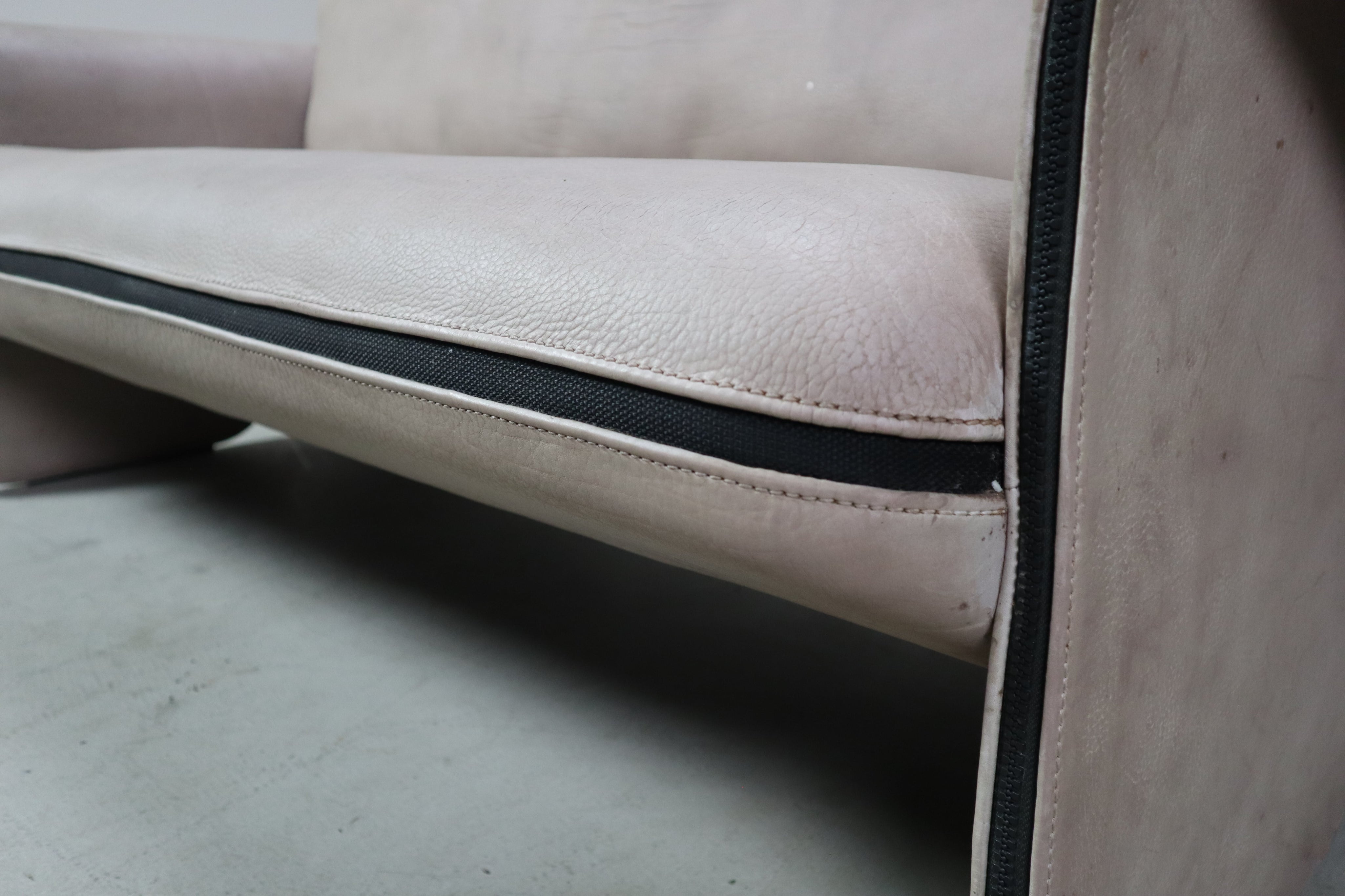 De_Sede_DS-125_two-seat_sofa_by_Gerd_Lange,_1978