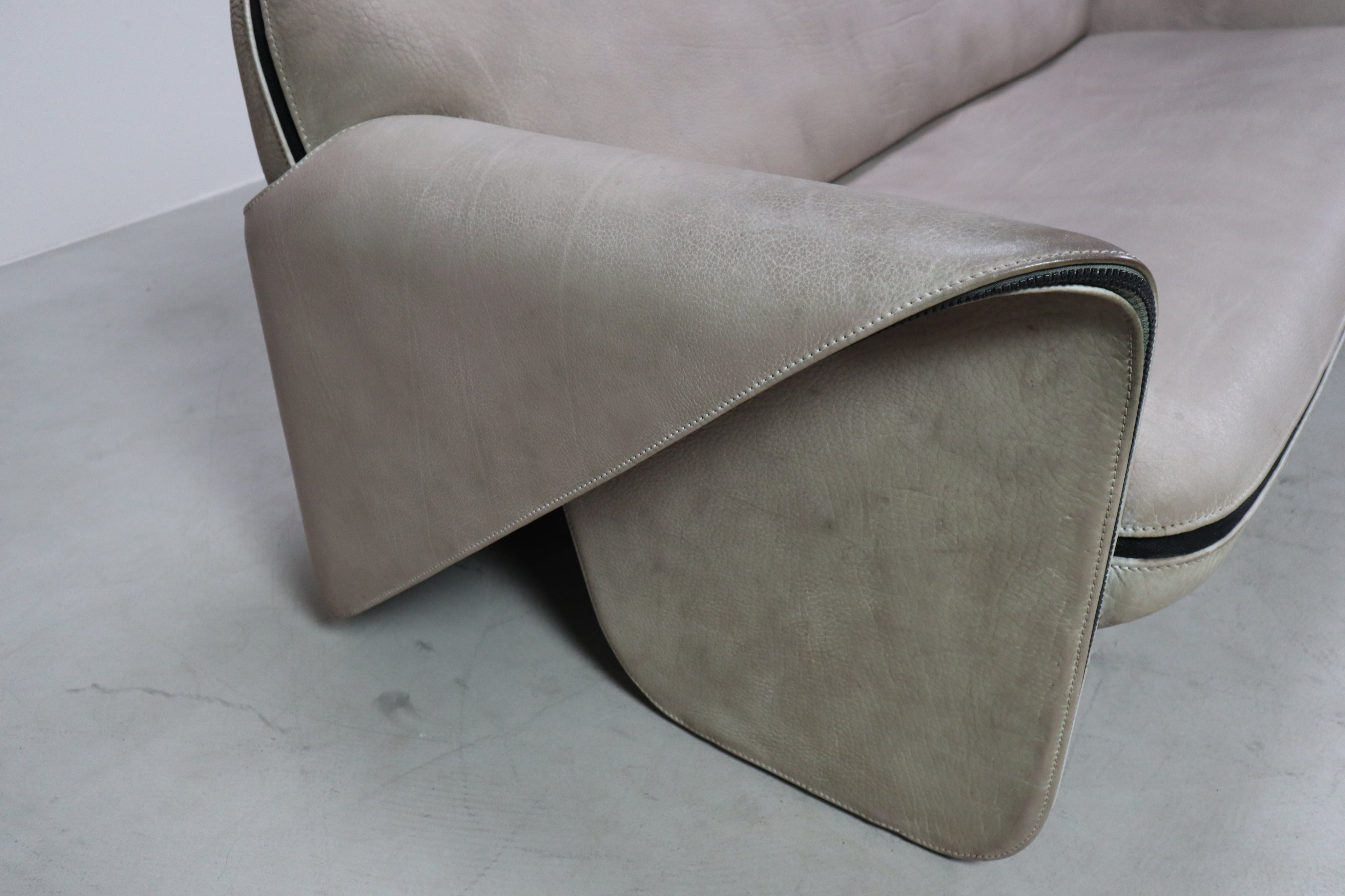 De_Sede_DS-125_two-seat_sofa_by_Gerd_Lange,_1978