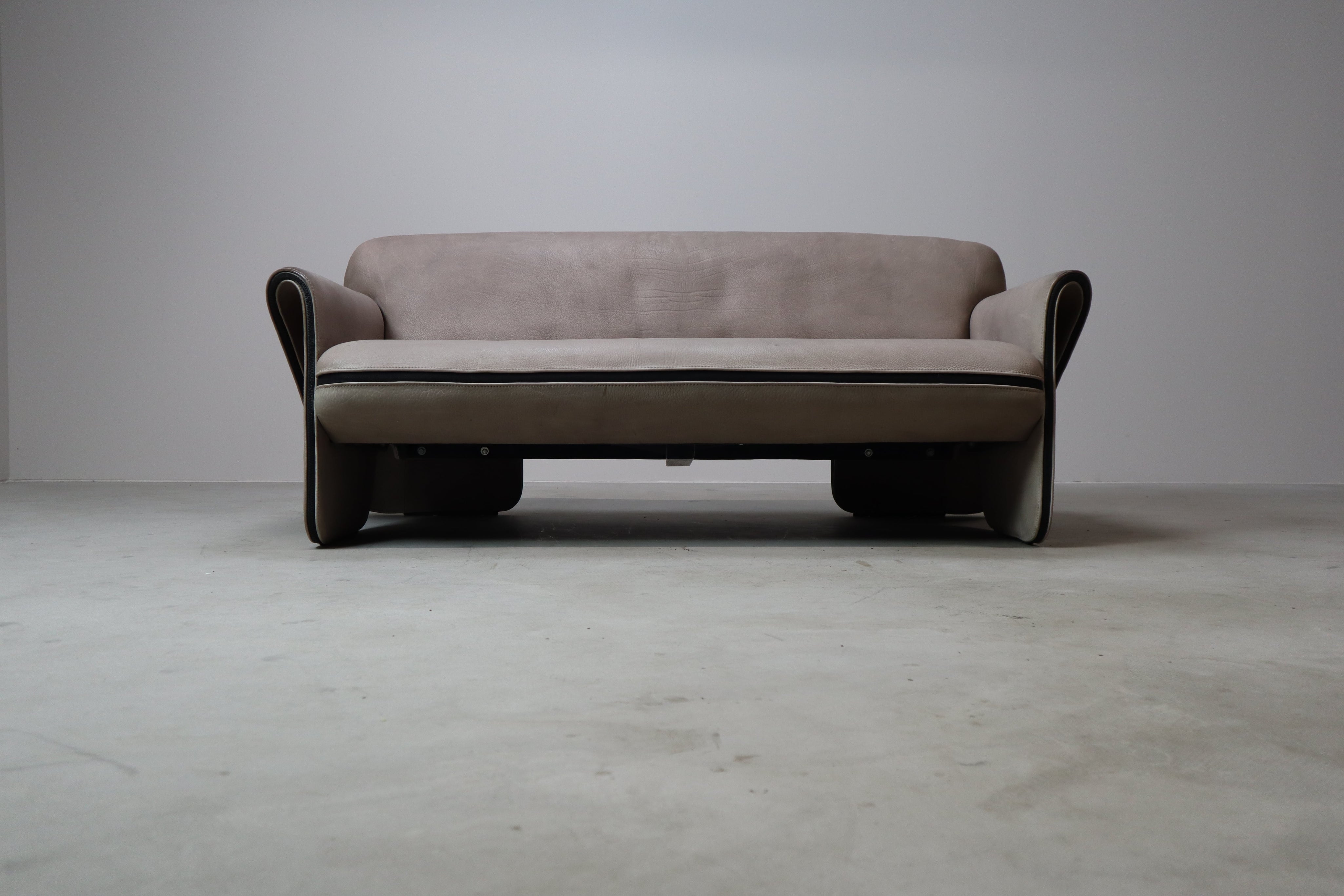 De_Sede_DS-125_two-seat_sofa_by_Gerd_Lange,_1978