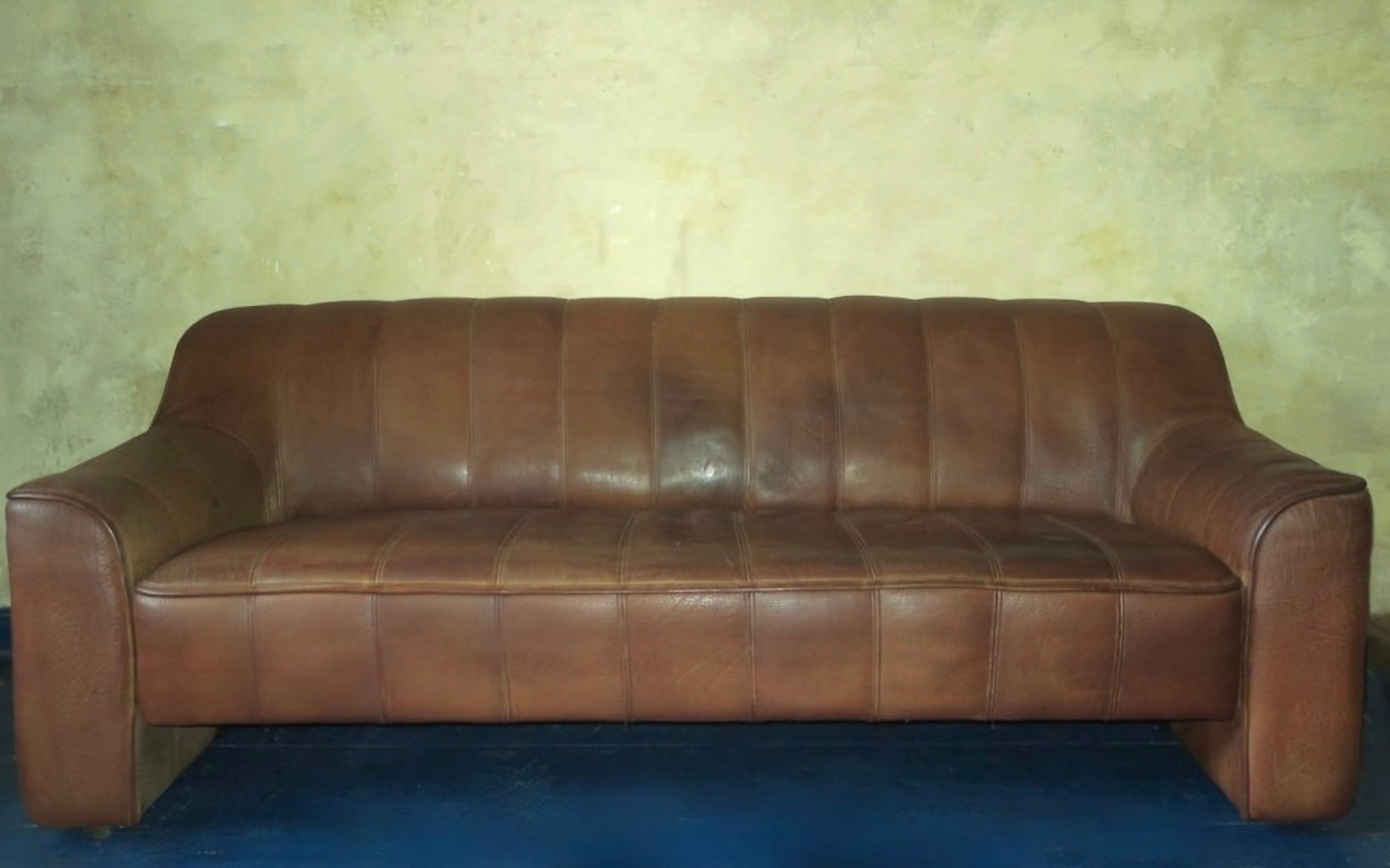 De_Sede_DS44_3_Seater_Sofa_in_Buffalo_Leather,_1970s