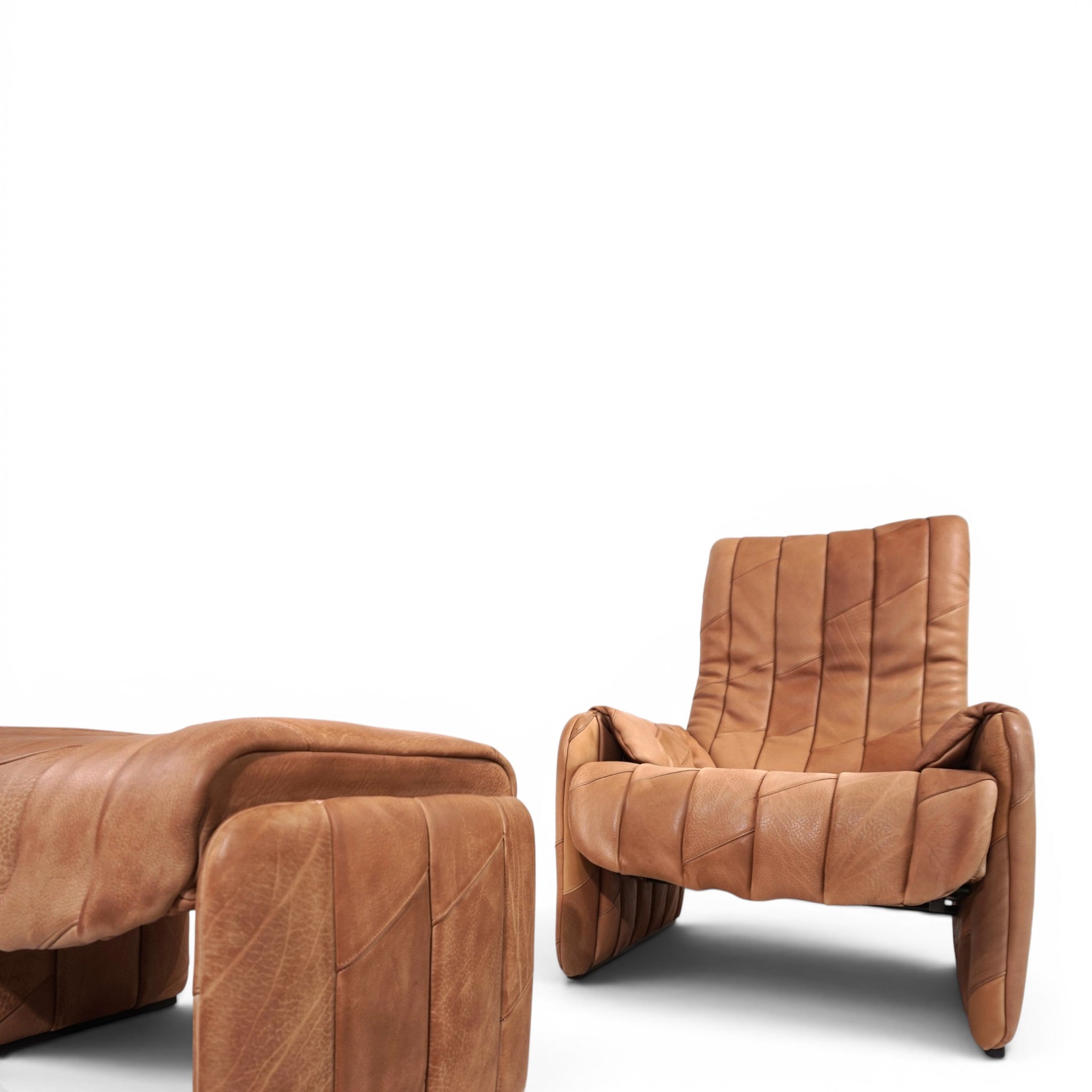 Set_of_de_Sede_DS-50_Patchwork_Lounge_Chair_and_Ottoman_in_Buffalo_Leather,_Switzerland_1970s