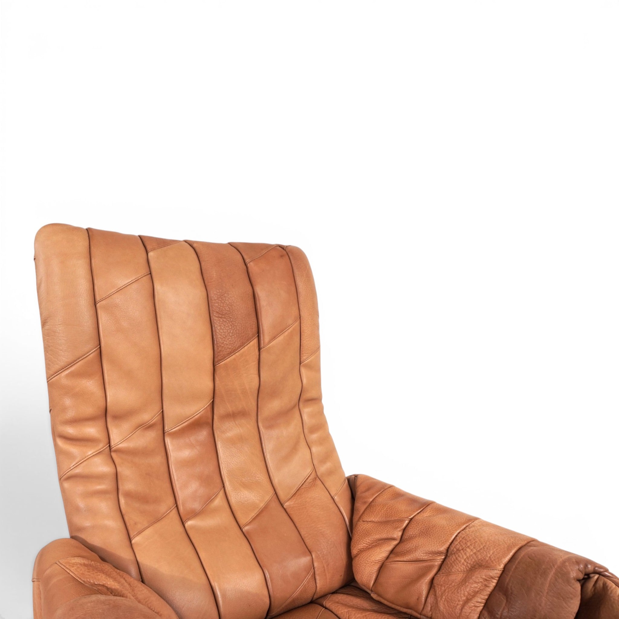 Set_of_de_Sede_DS-50_Patchwork_Lounge_Chair_and_Ottoman_in_Buffalo_Leather,_Switzerland_1970s