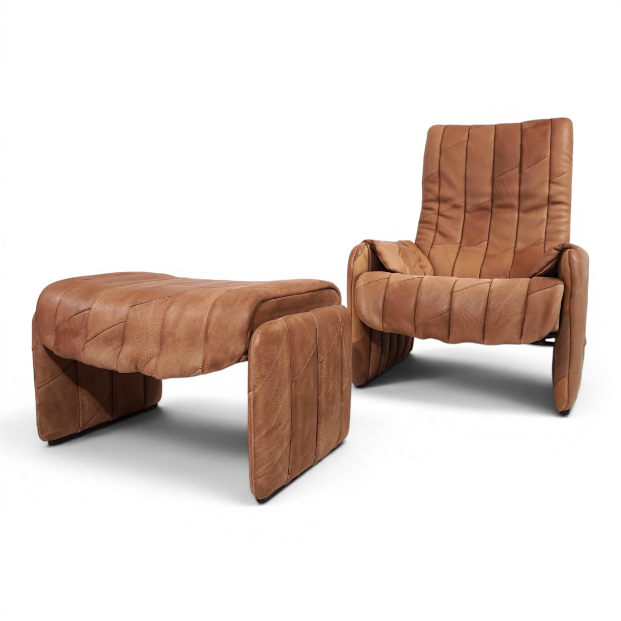Set_of_de_Sede_DS-50_Patchwork_Lounge_Chair_and_Ottoman_in_Buffalo_Leather,_Switzerland_1970s