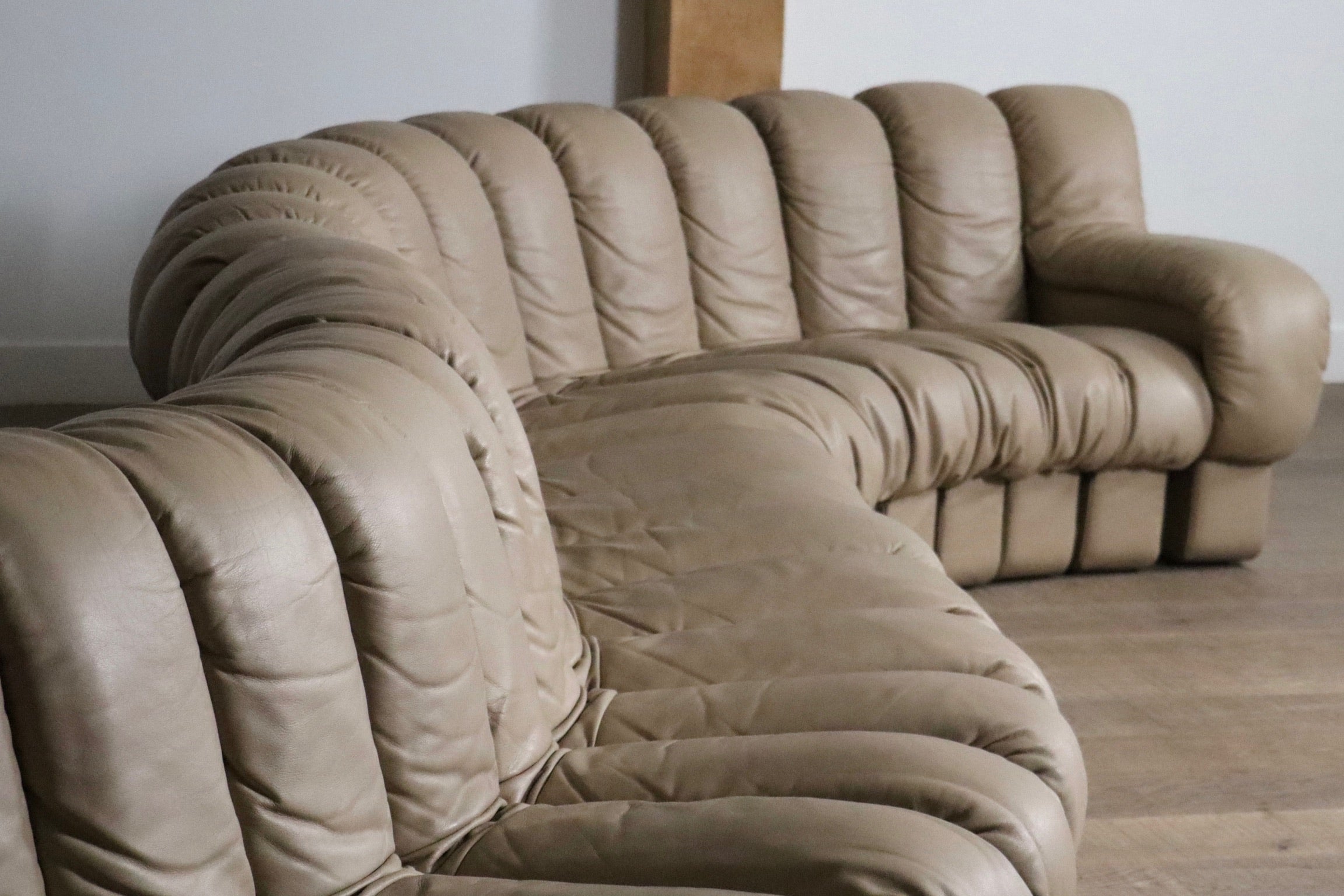 De_Sede_DS_600_“Non-Stop”_sectional_sofa_by_Heinz_Ulrich,_Ueli_Berger_and_Eleanora_Peduzzi-Riva,_1980s