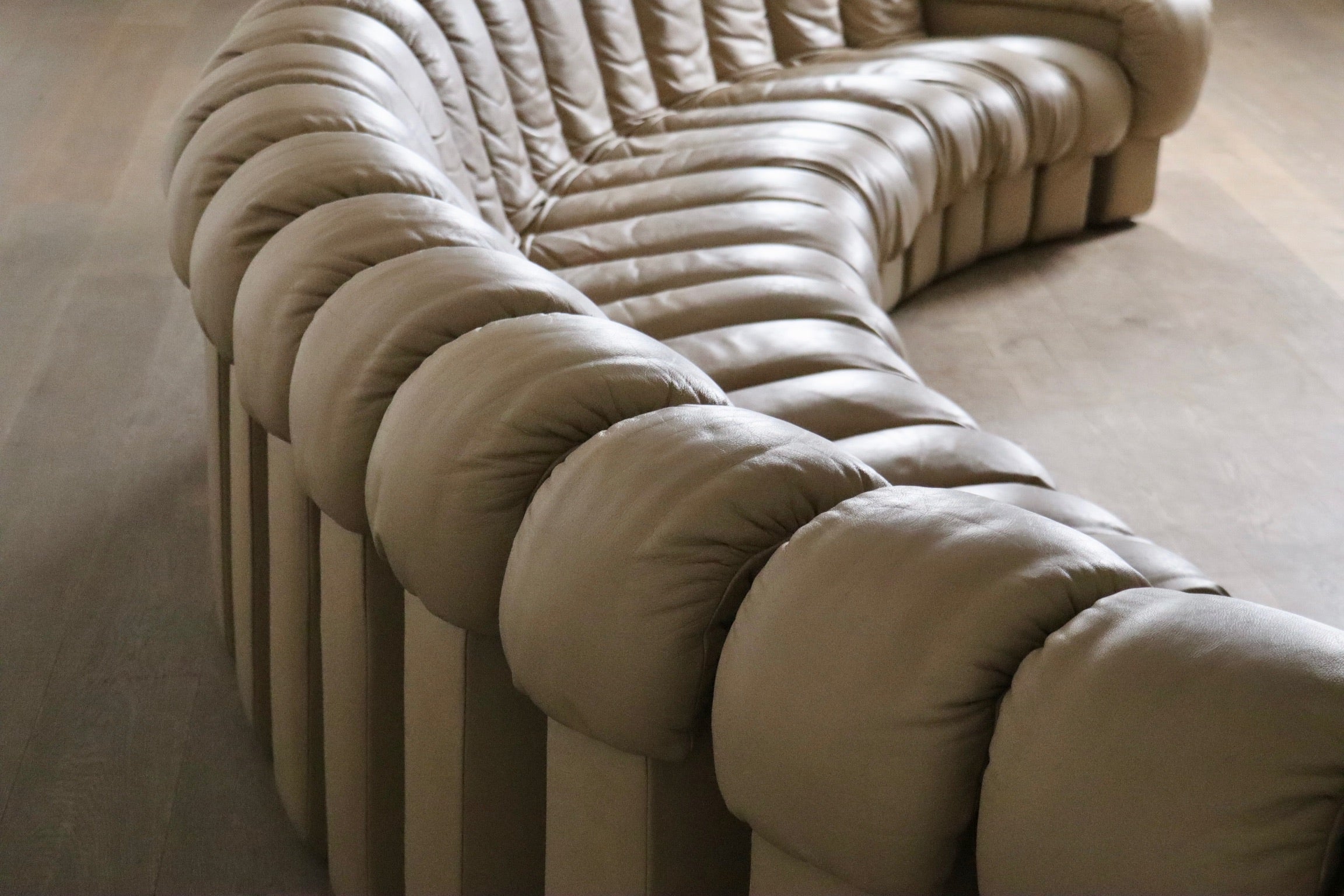 De_Sede_DS_600_“Non-Stop”_sectional_sofa_by_Heinz_Ulrich,_Ueli_Berger_and_Eleanora_Peduzzi-Riva,_1980s