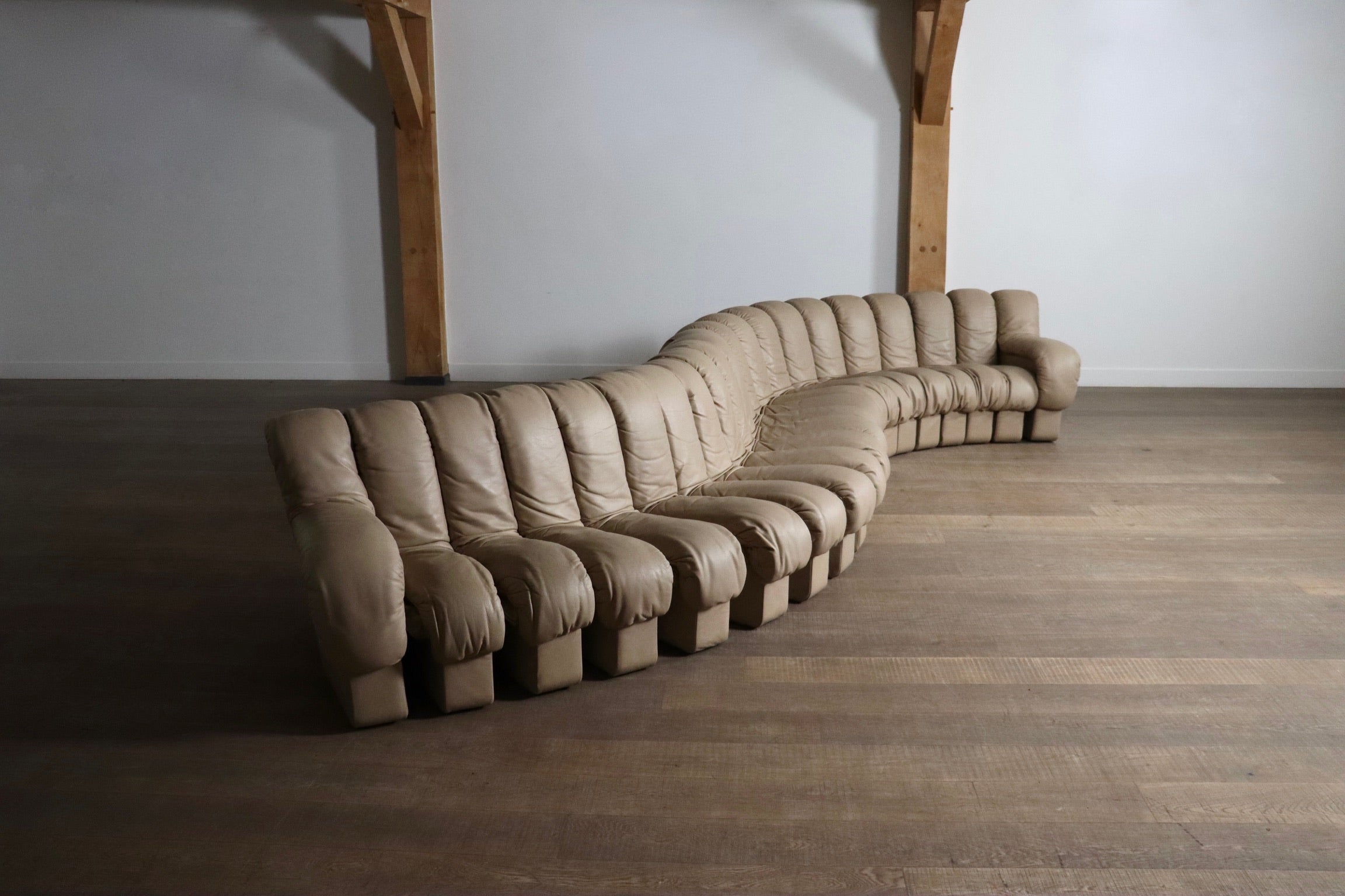 De_Sede_DS_600_“Non-Stop”_sectional_sofa_by_Heinz_Ulrich,_Ueli_Berger_and_Eleanora_Peduzzi-Riva,_1980s