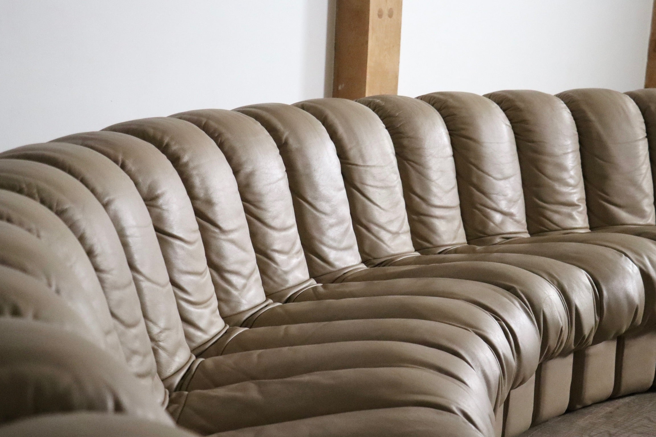 De_Sede_DS_600_“Non-Stop”_sectional_sofa_by_Heinz_Ulrich,_Ueli_Berger_and_Eleanora_Peduzzi-Riva,_1980s