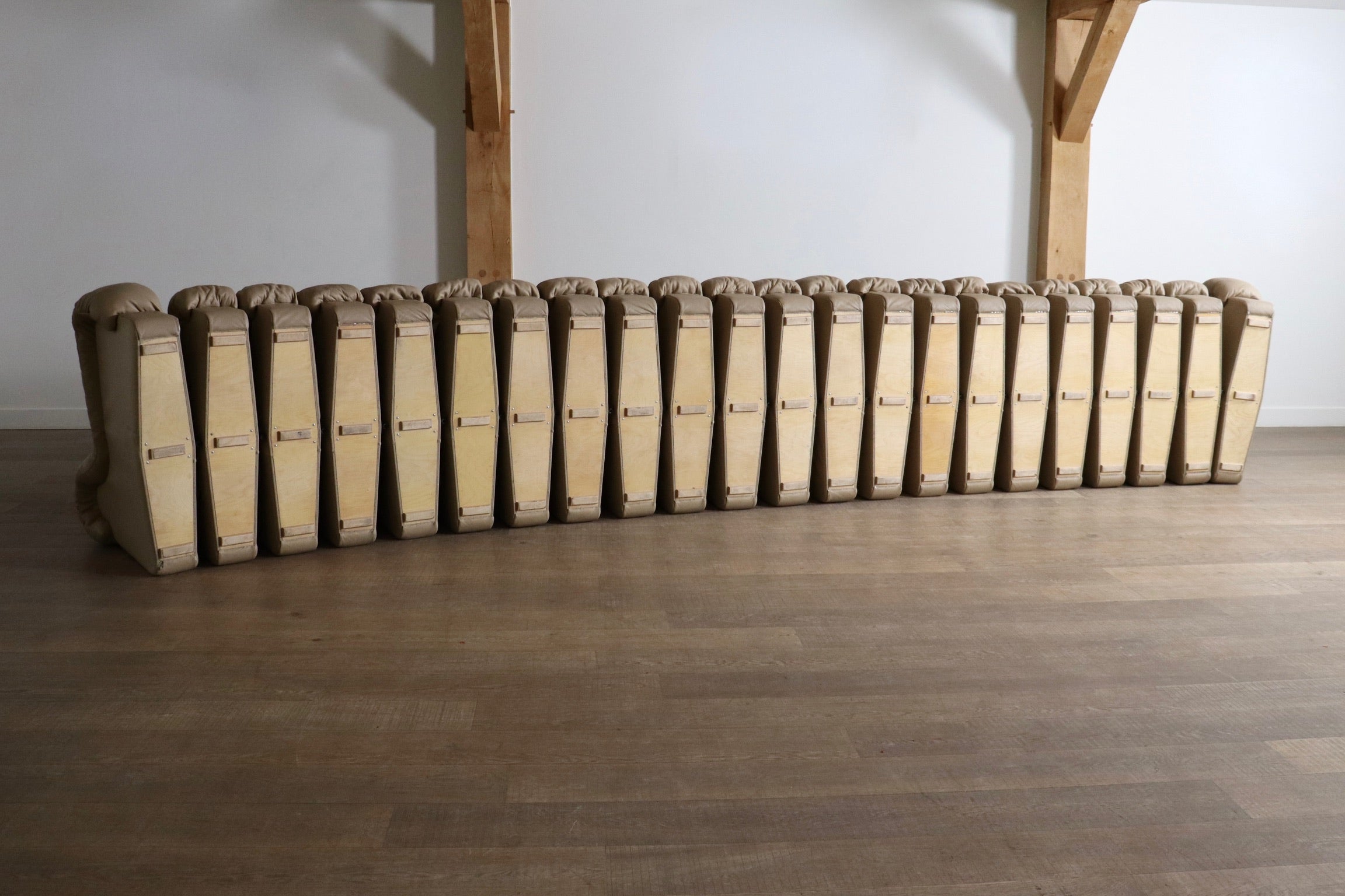 De_Sede_DS_600_“Non-Stop”_sectional_sofa_by_Heinz_Ulrich,_Ueli_Berger_and_Eleanora_Peduzzi-Riva,_1980s