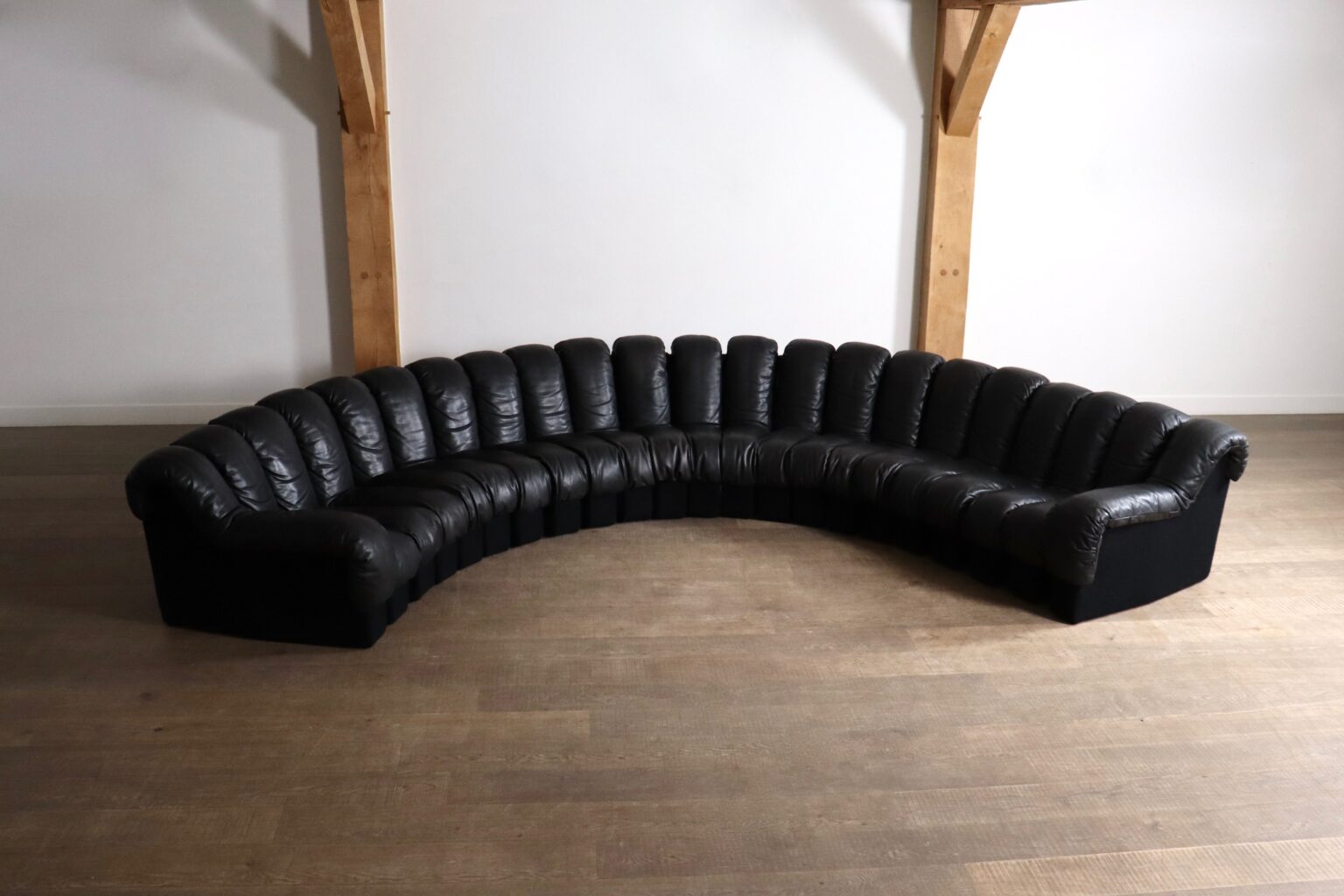 De_Sede_DS-600_“Non-Stop”_Sectional_Sofa_in_Black_Leather,_Switzerland,_1970s