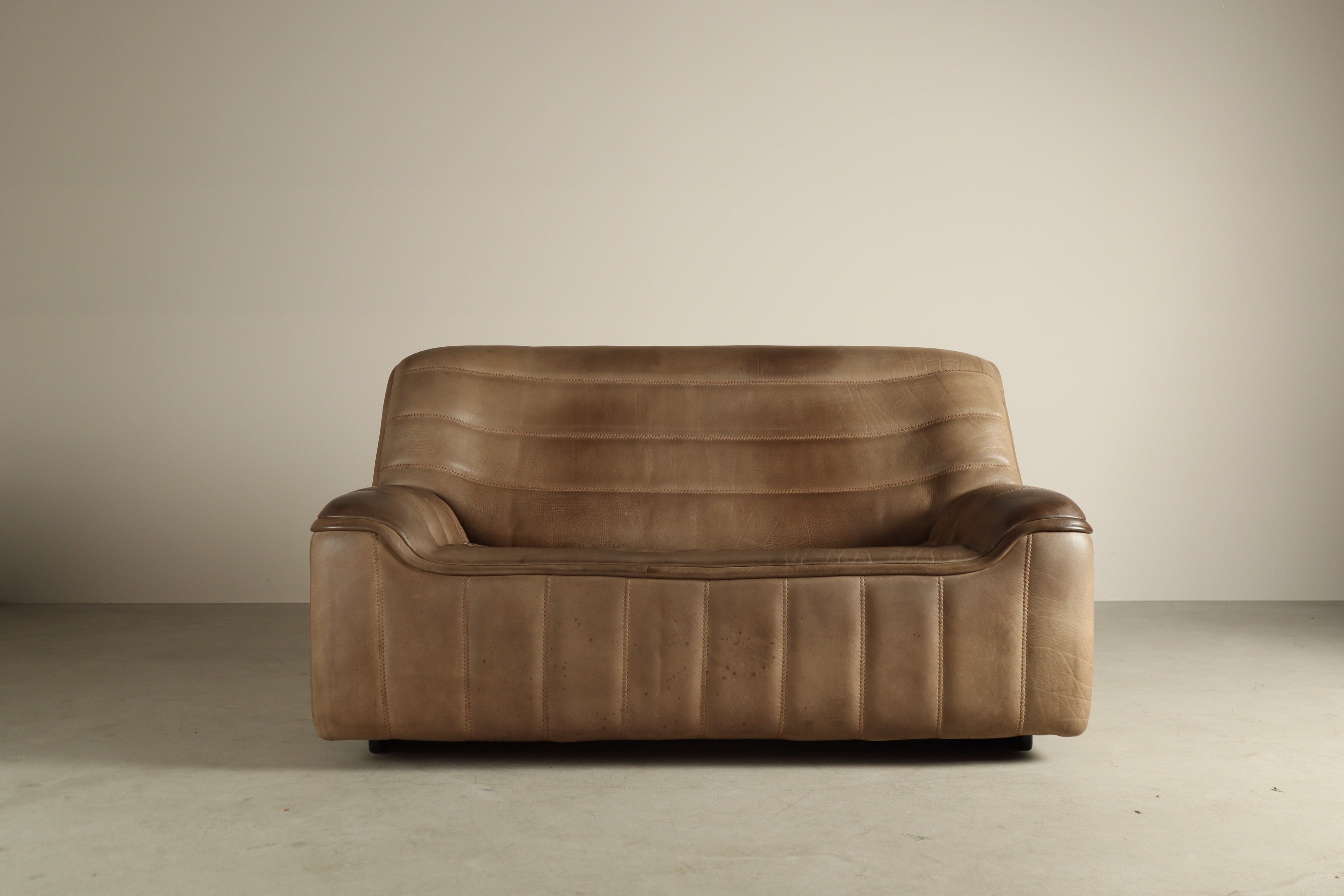 De_Sede_DS-84_two-seater_sofa,_Switzerland,_1970s