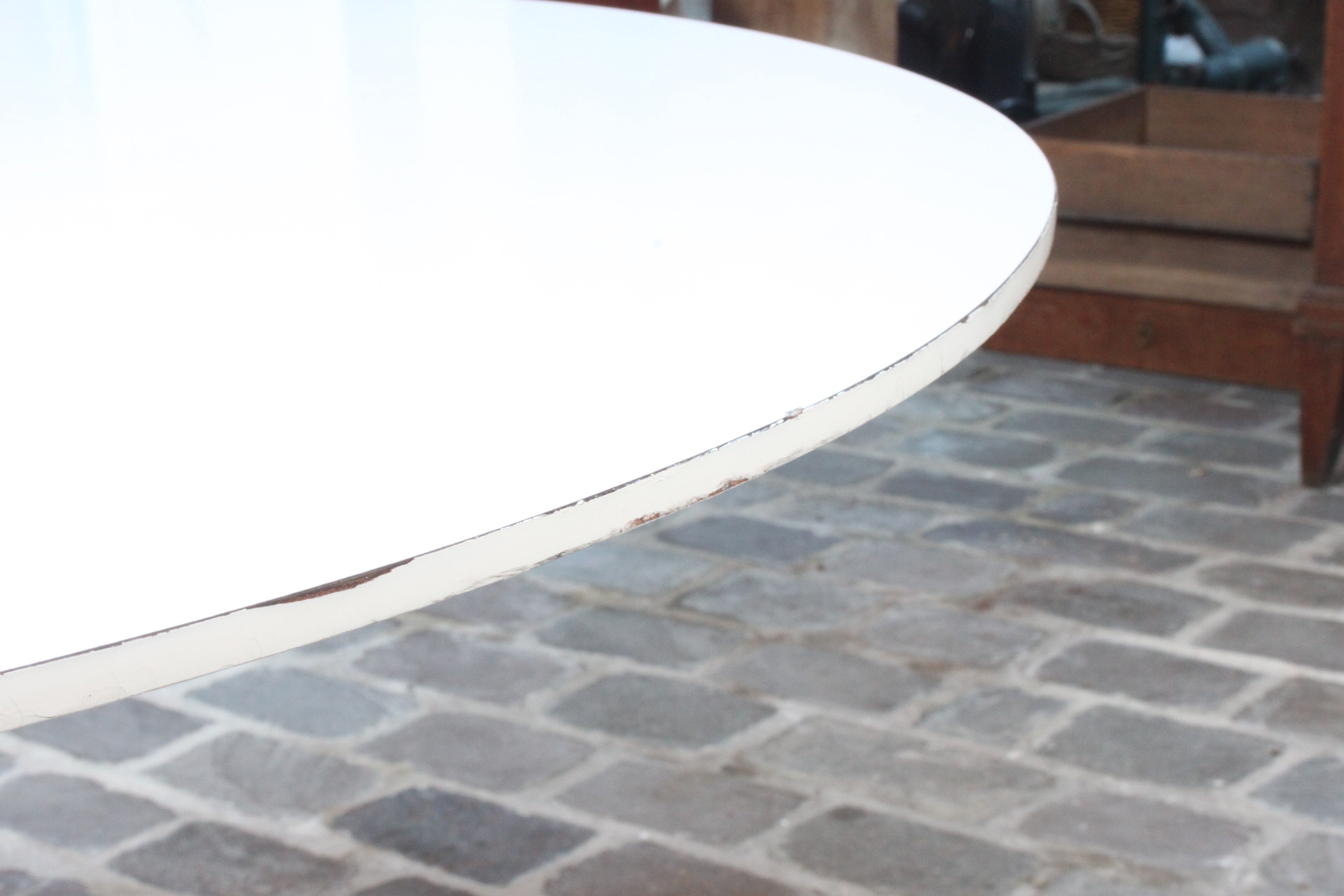 Delta_dining_table_by_Rudi_Verelst_for_Novalux,_Belgium_1970s.