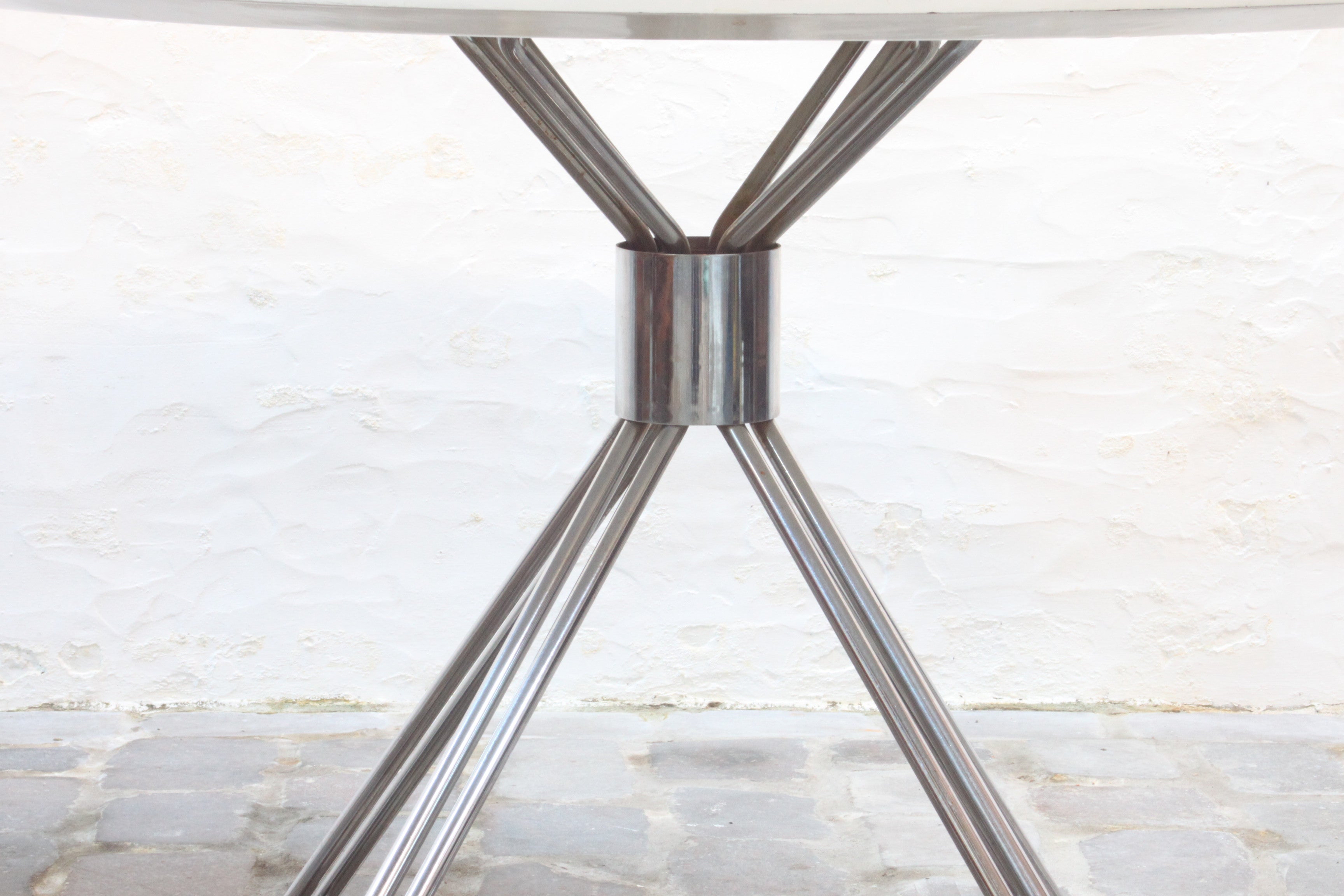 Delta_dining_table_by_Rudi_Verelst_for_Novalux,_Belgium_1970s.