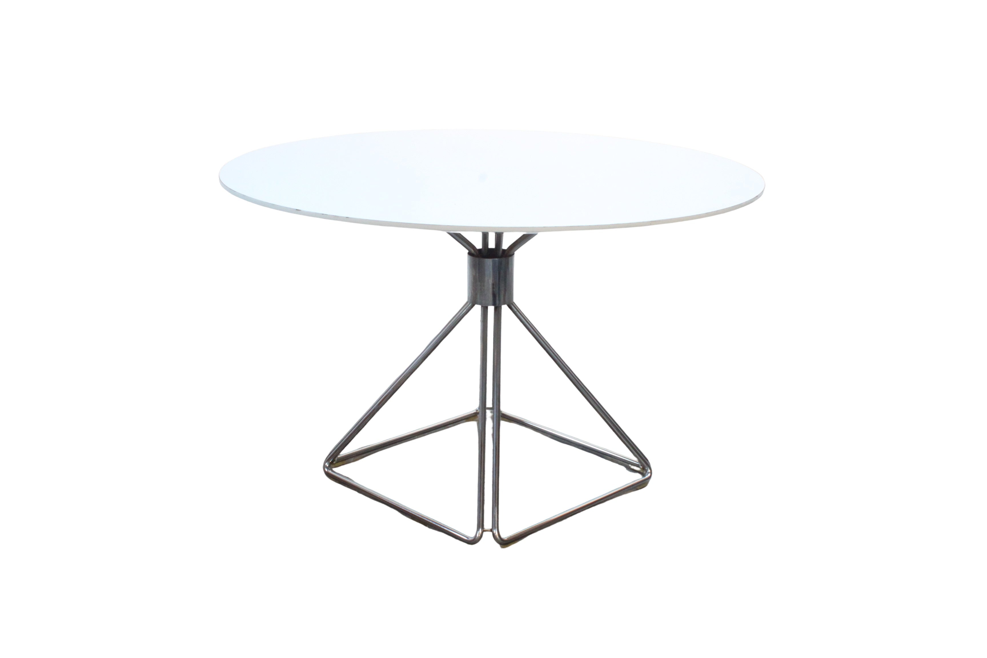 Delta_dining_table_by_Rudi_Verelst_for_Novalux,_Belgium_1970s.