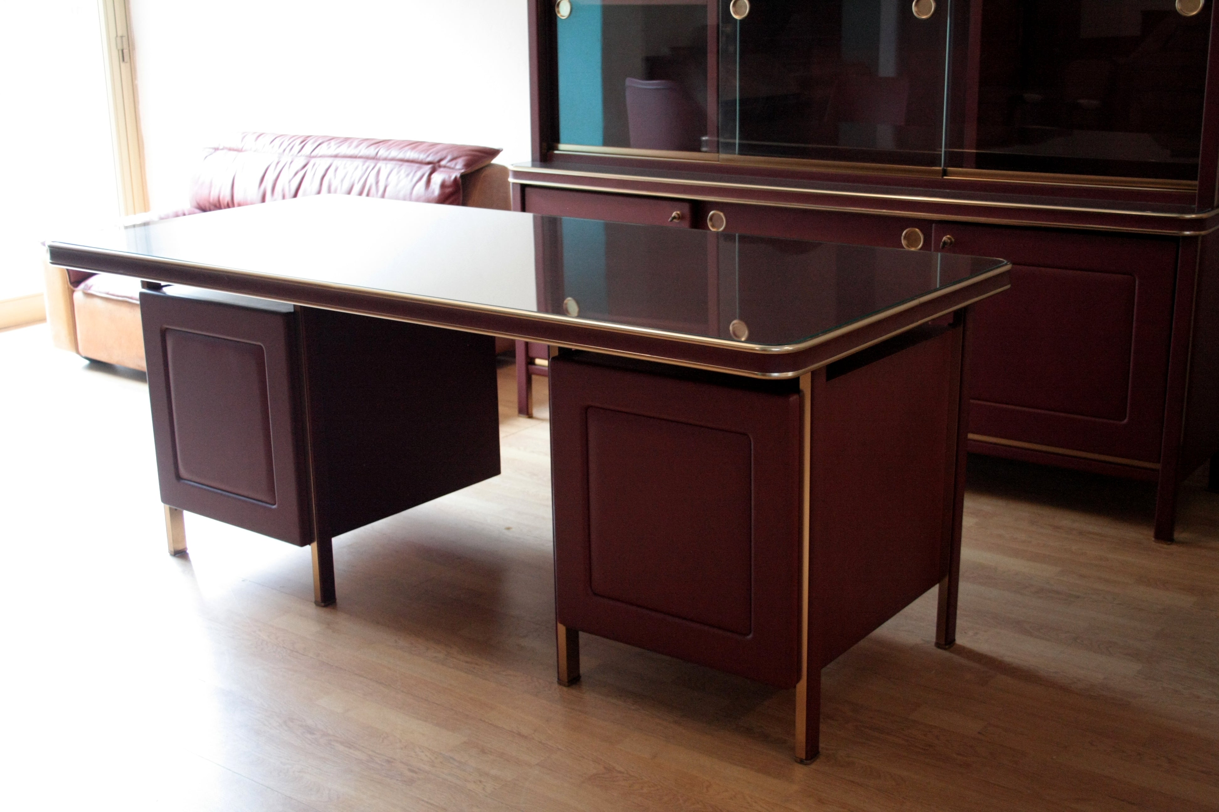 Set_of_Desk_and_3_chairs_by_Umberto_Mascagni_in_burgundy_faux_leather_and_brass,_1950,_Italy