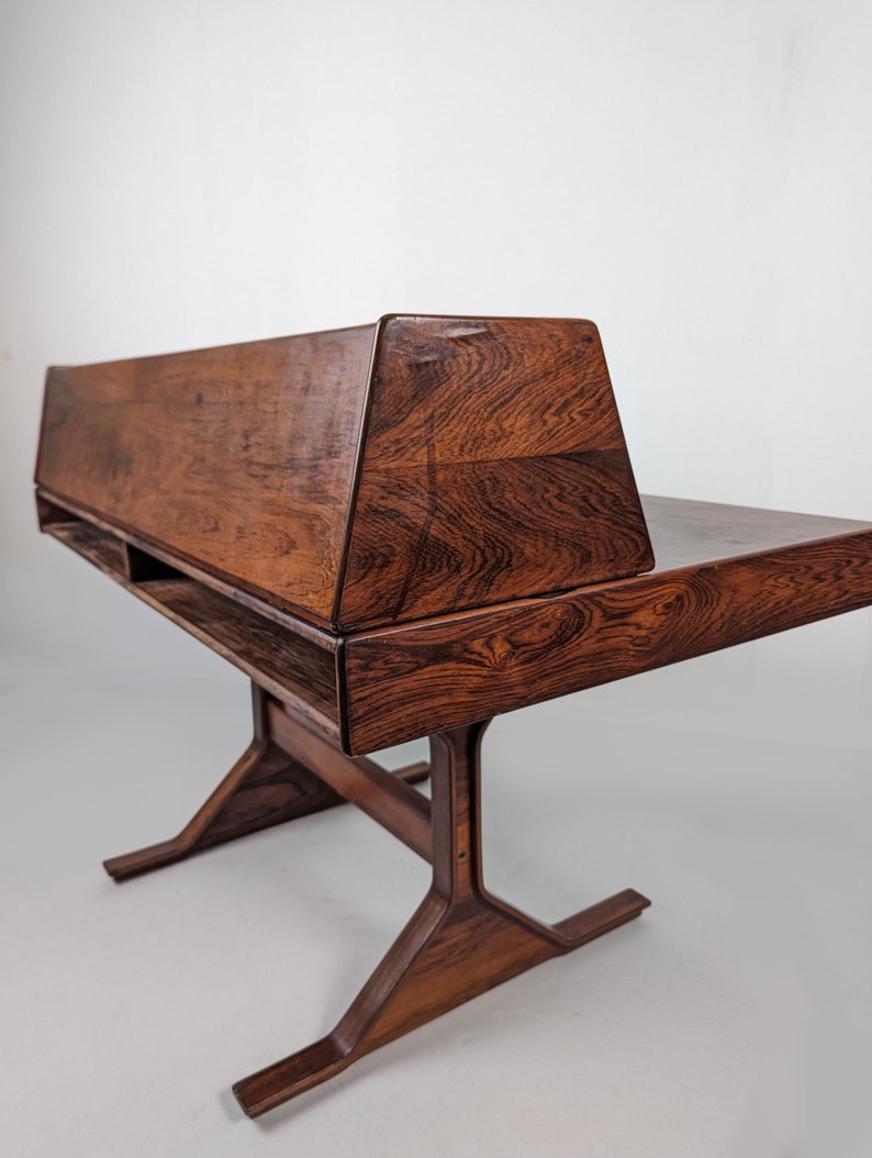 Desk_by_Gianfranco_Frattini,_Italy_1950s