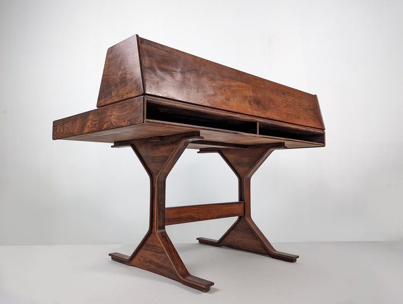 Desk_by_Gianfranco_Frattini,_Italy_1950s