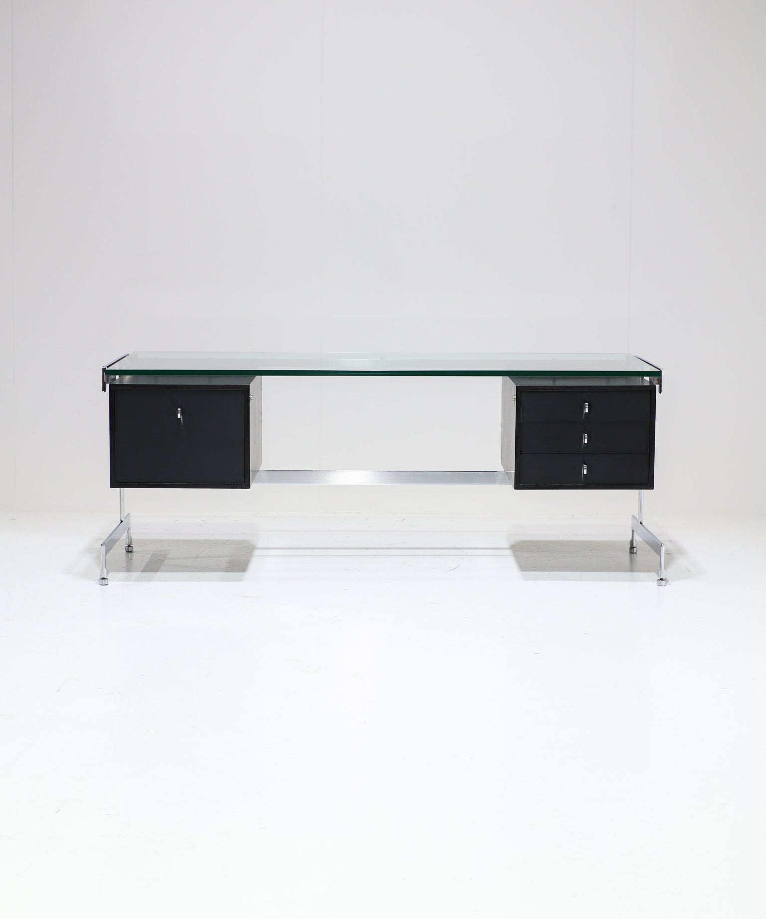 JK702_Executive_Desk_by_Preben_Fabricius_&_Jørgen_Kastholm_for_Kill_International,_Germany_1960s