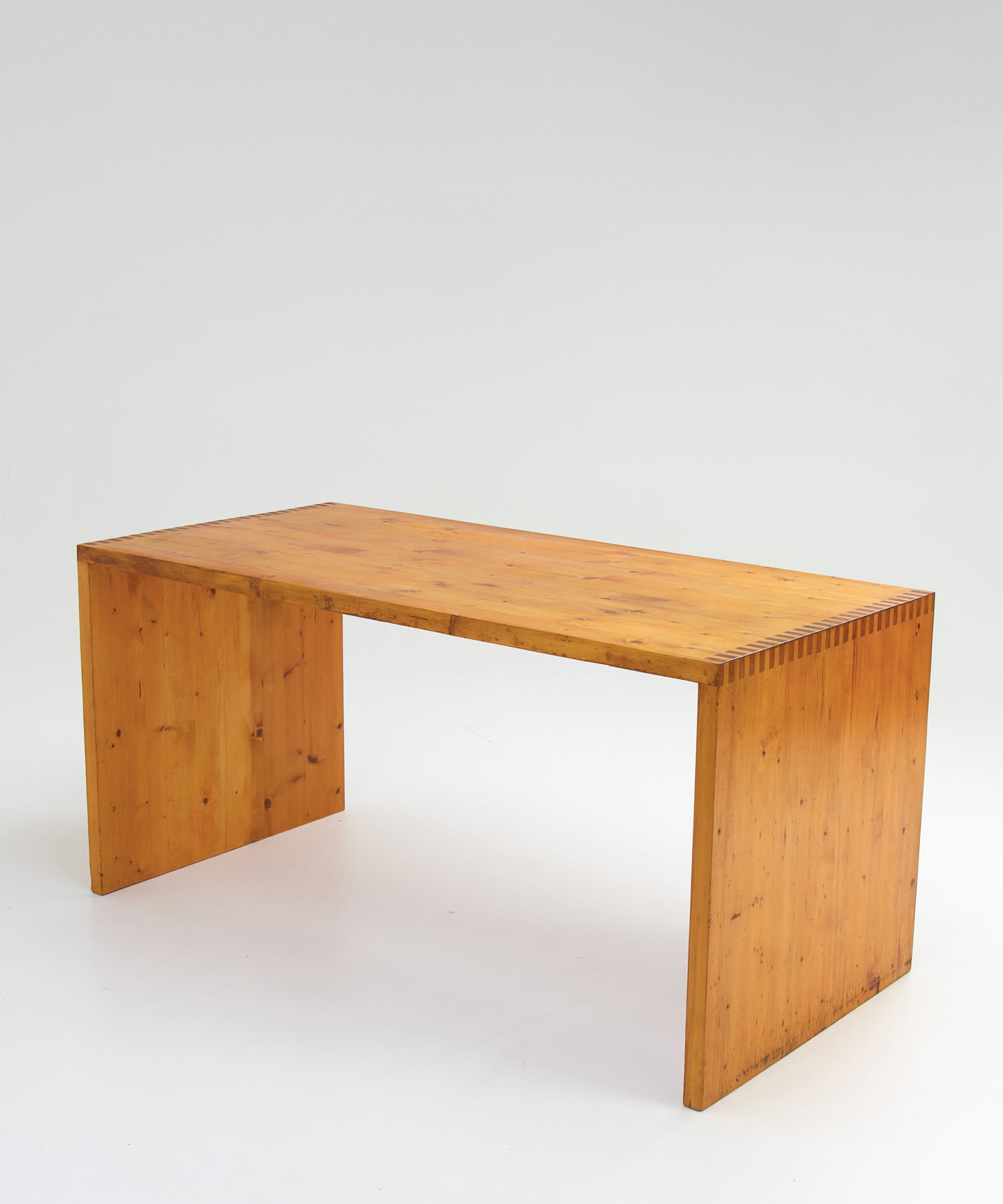 Desk_in_Solid_Pine_by_Ate_van_Apeldoorn