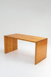 Desk_in_Solid_Pine_by_Ate_van_Apeldoorn
