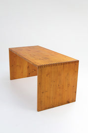 Desk_in_Solid_Pine_by_Ate_van_Apeldoorn