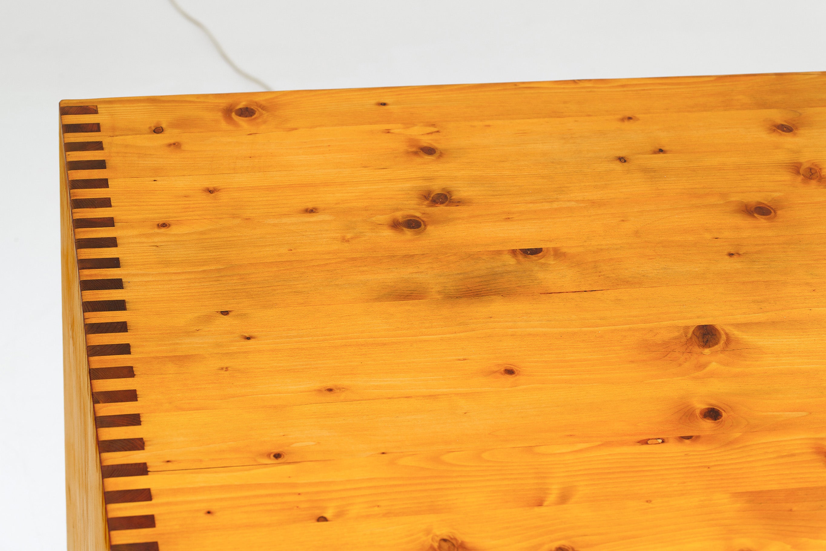 Desk_in_Solid_Pine_by_Ate_van_Apeldoorn